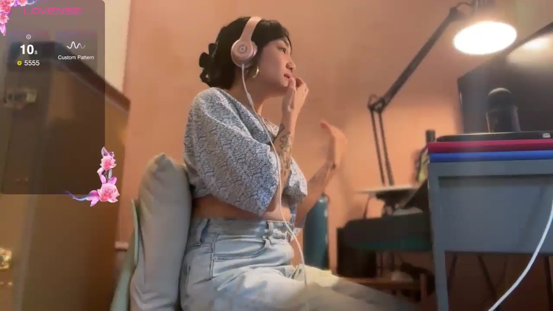 Gallery image thumbnail from luna_tsukiko's myfreecams stream on, 10/26/2024, 15:36 image 20 of 20