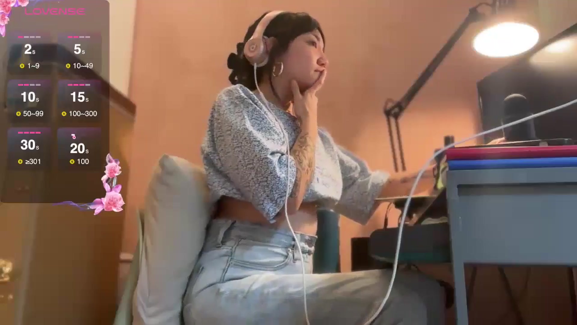 Gallery image thumbnail from luna_tsukiko's myfreecams stream on, 10/26/2024, 16:24 image 8 of 20