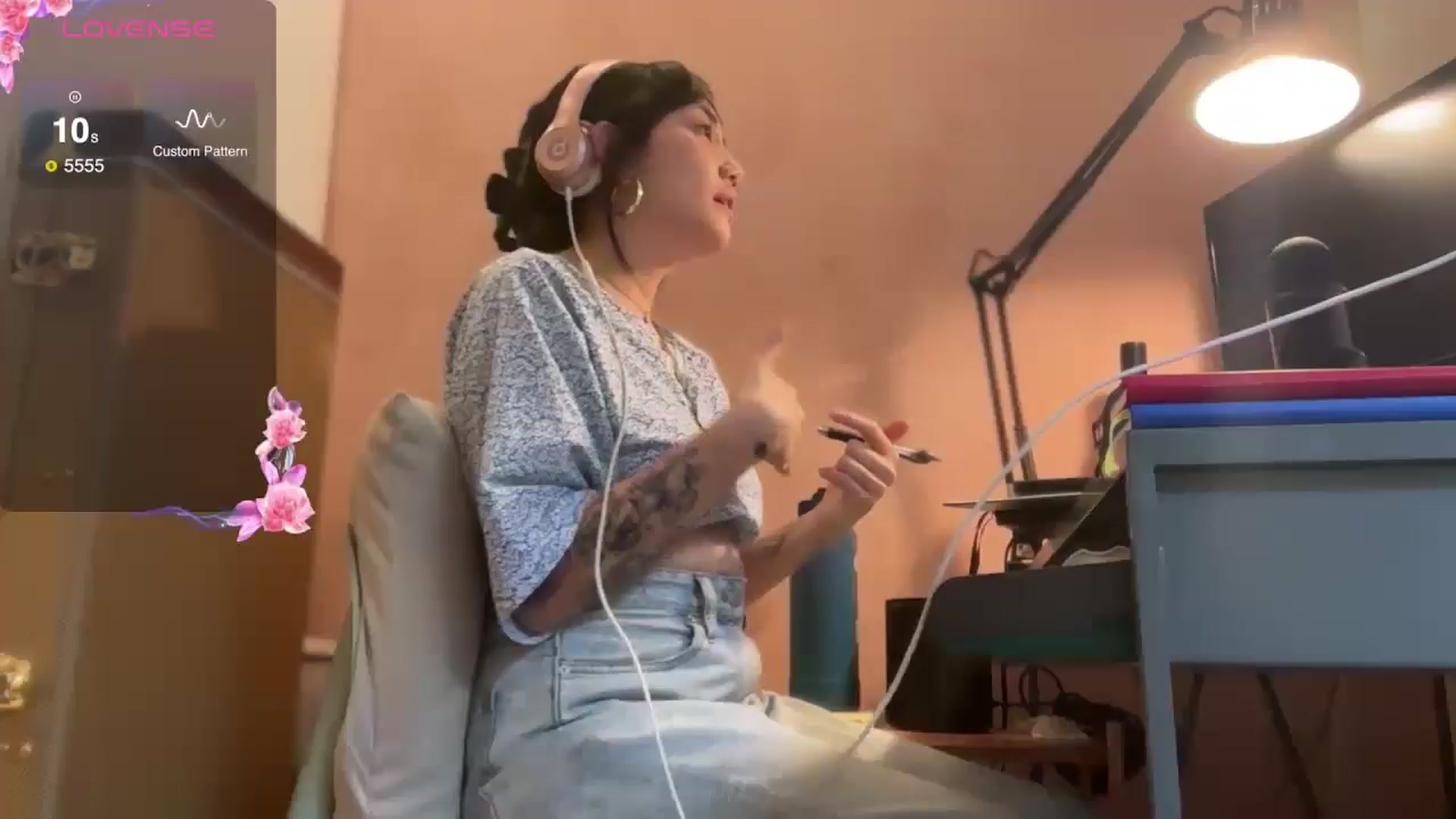 Gallery image thumbnail from luna_tsukiko's myfreecams stream on, 10/26/2024, 16:24 image 7 of 20