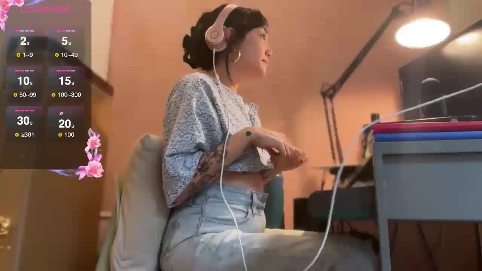 Gallery image thumbnail from luna_tsukiko's myfreecams stream on, 10/26/2024, 16:24 image 11 of 20