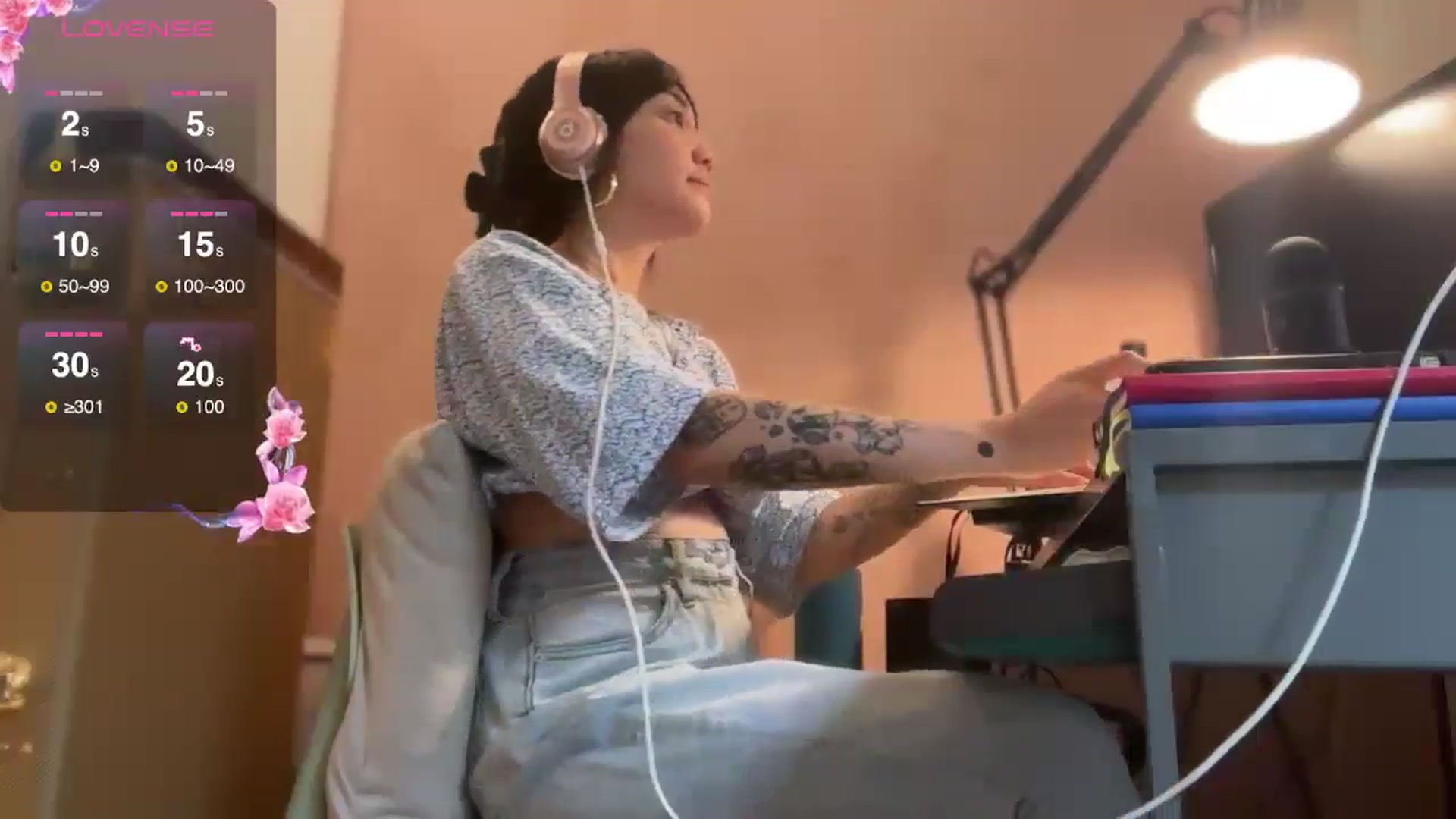 Gallery image thumbnail from luna_tsukiko's myfreecams stream on, 10/26/2024, 16:24 image 19 of 20