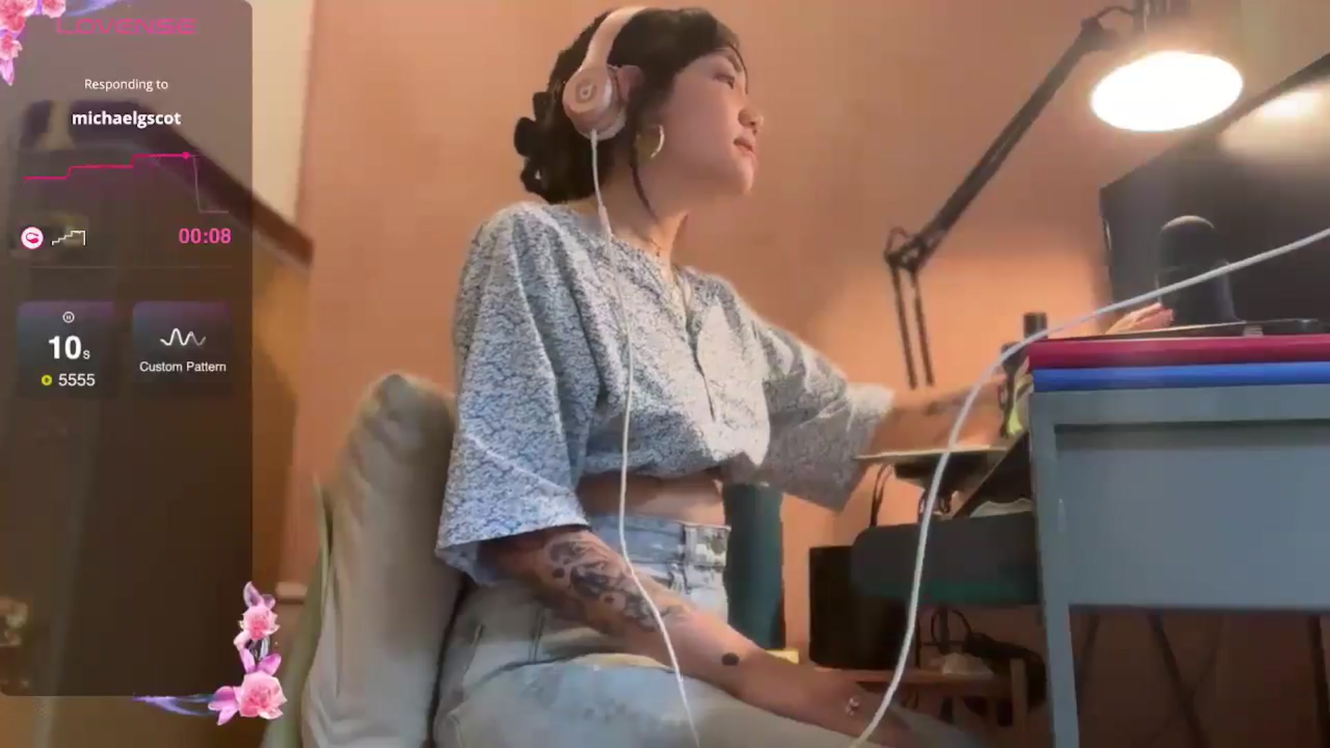 Gallery image thumbnail from luna_tsukiko's myfreecams stream on, 10/26/2024, 16:24 image 12 of 20