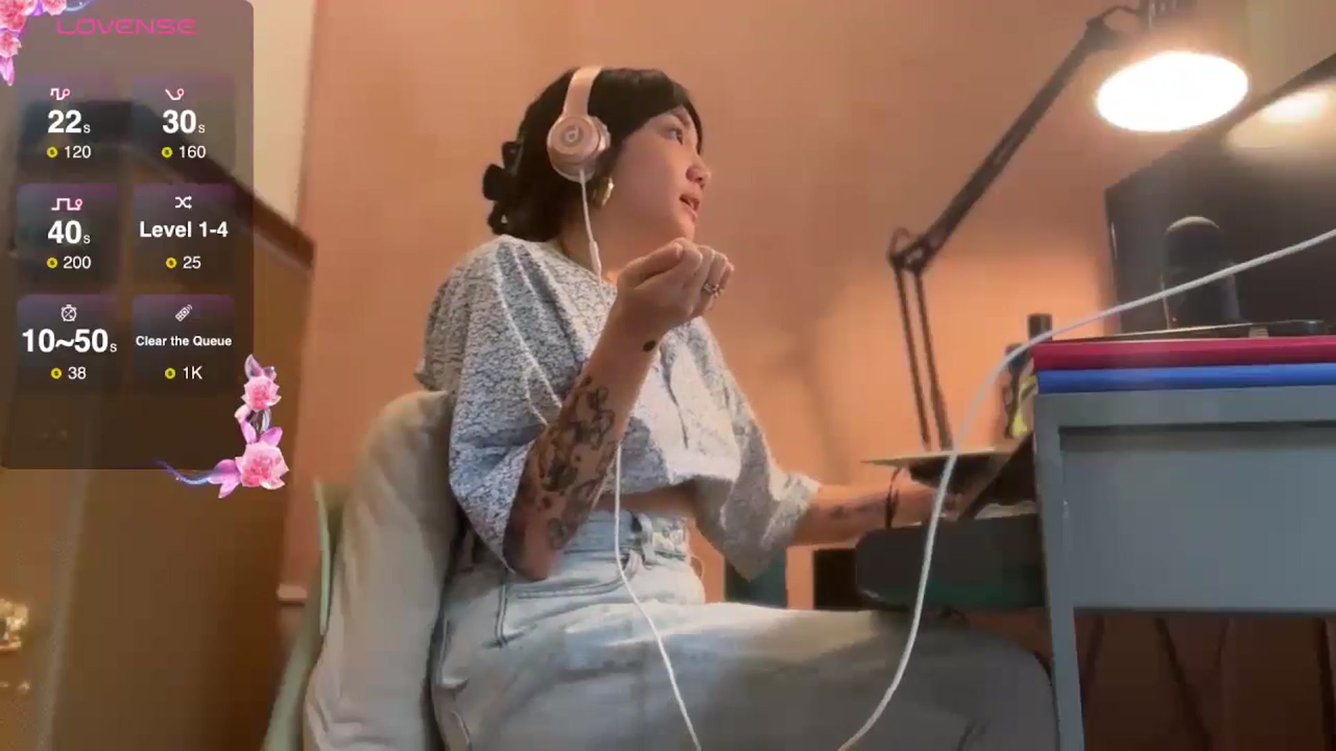 Gallery image thumbnail from luna_tsukiko's myfreecams stream on, 10/26/2024, 16:24 image 15 of 20