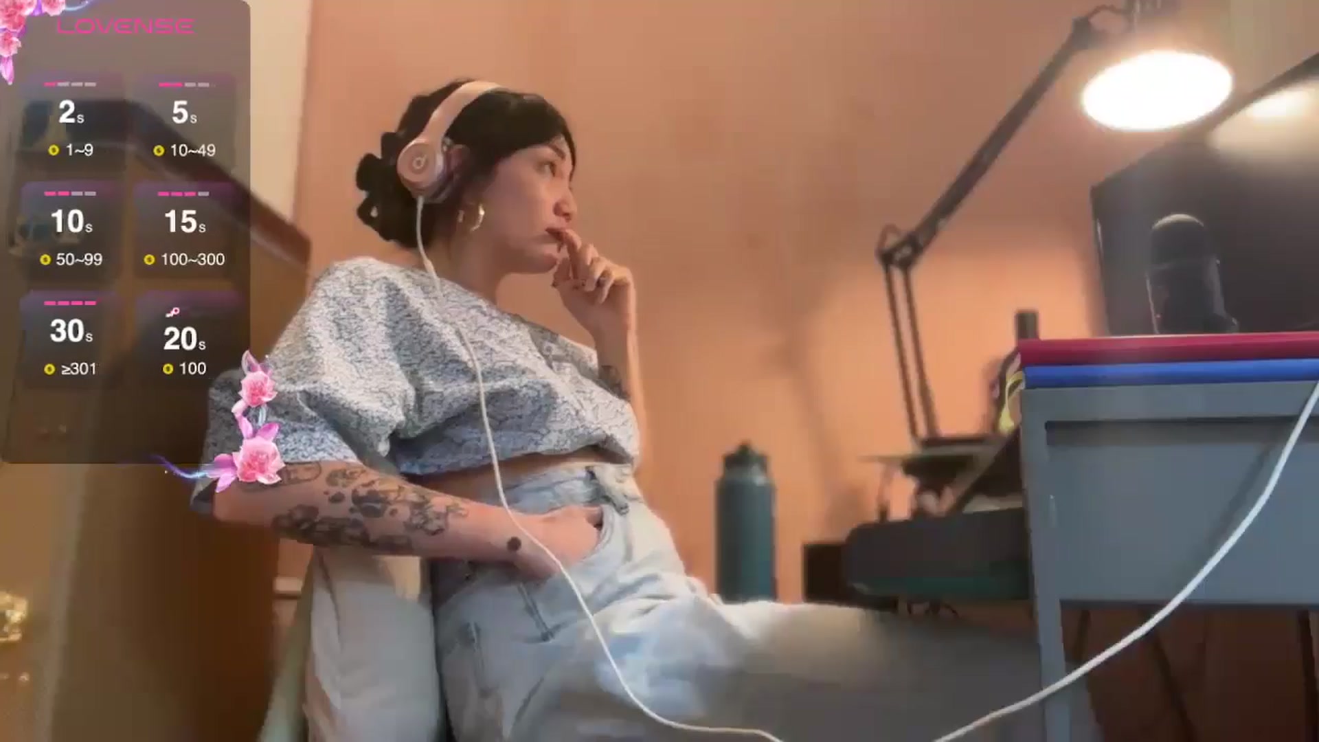 Gallery image thumbnail from luna_tsukiko's myfreecams stream on, 10/26/2024, 16:24 image 3 of 20