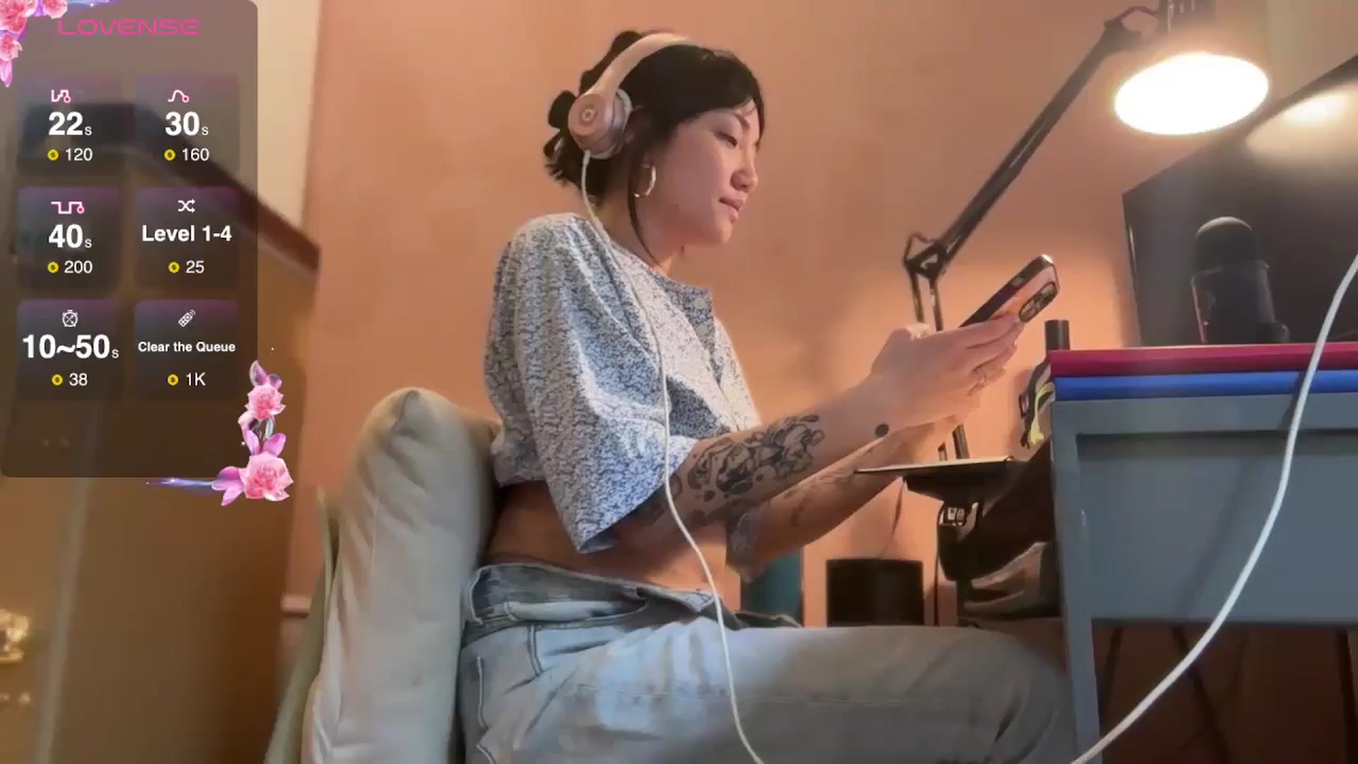 Gallery image thumbnail from luna_tsukiko's myfreecams stream on, 10/26/2024, 17:26 image 13 of 20