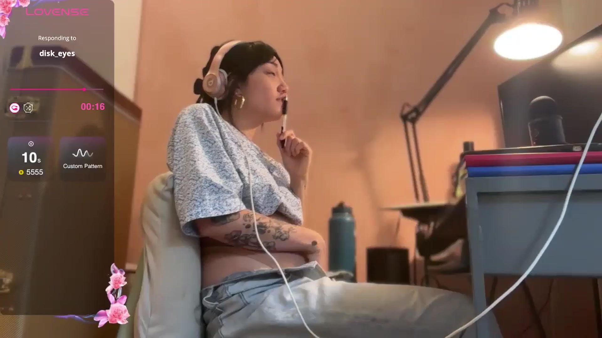 Gallery image thumbnail from luna_tsukiko's myfreecams stream on, 10/26/2024, 17:26 image 17 of 20