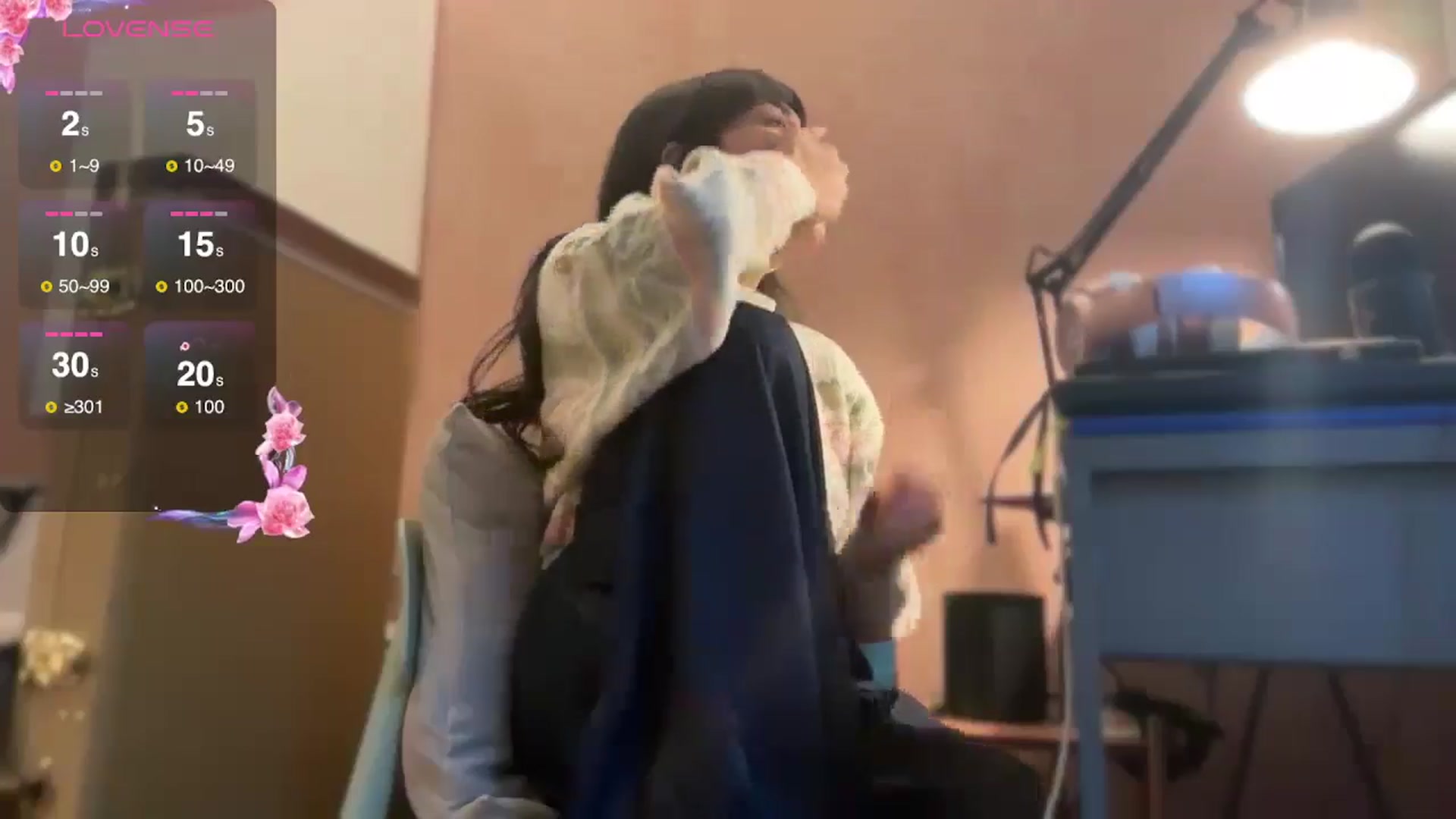 Gallery image thumbnail from luna_tsukiko's myfreecams stream on, 10/29/2024, 15:30 image 12 of 20
