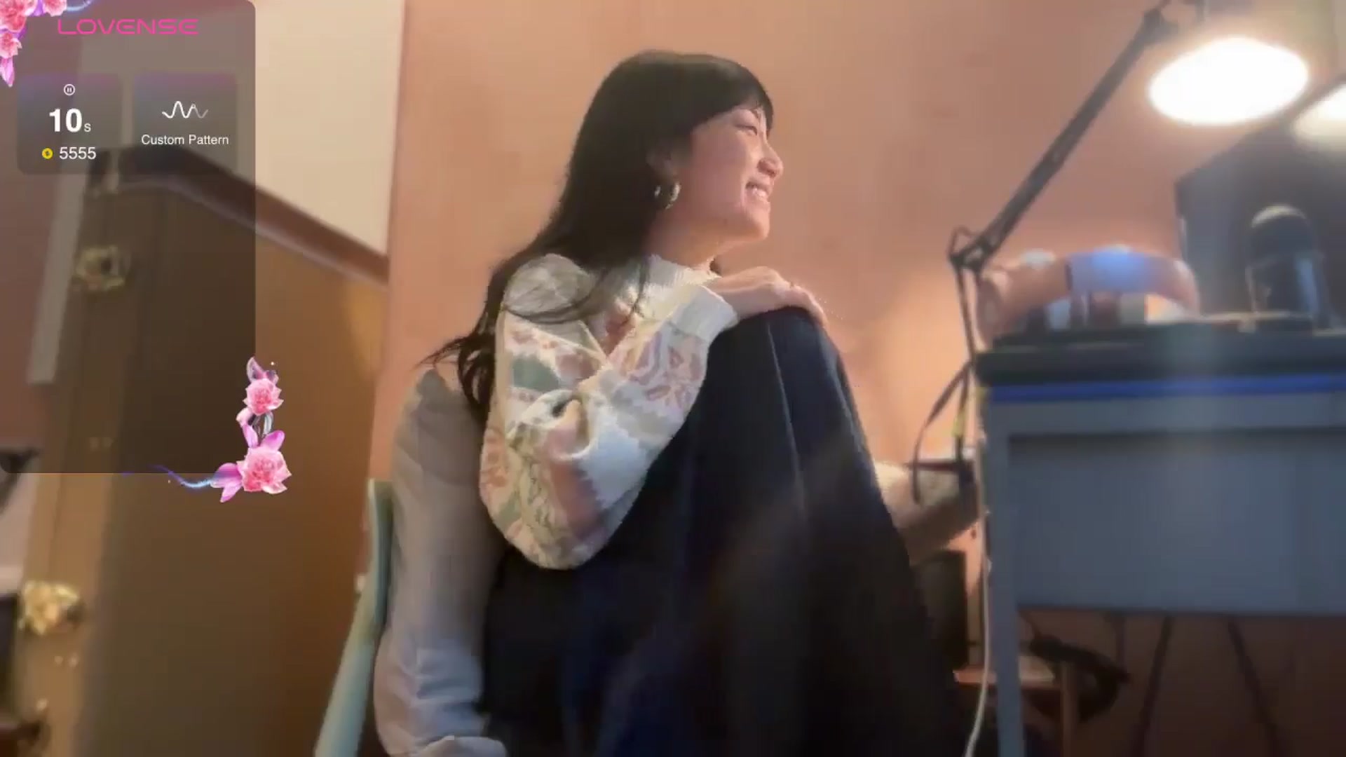 Gallery image thumbnail from luna_tsukiko's myfreecams stream on, 10/29/2024, 15:30 image 10 of 20