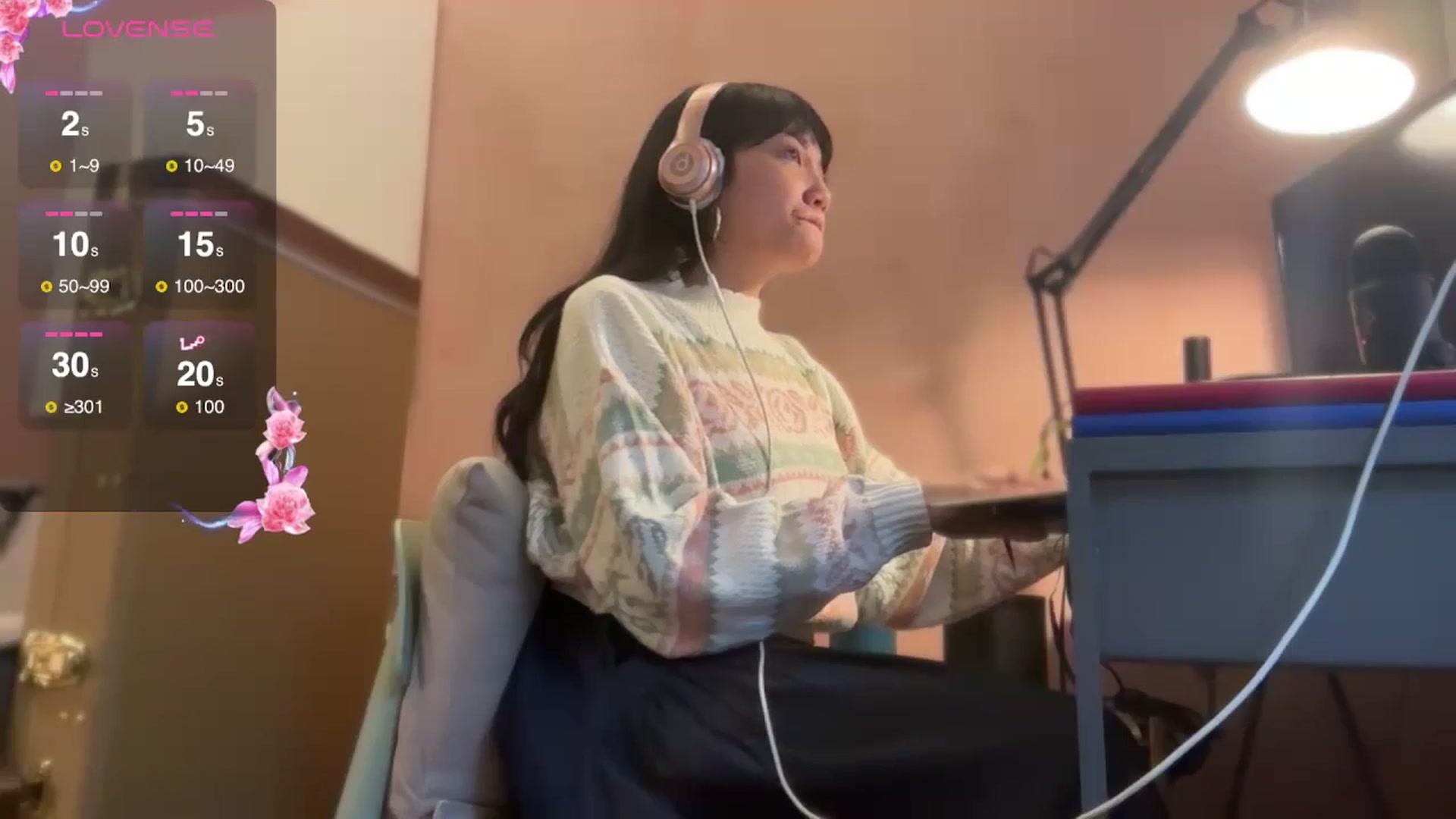 Gallery image thumbnail from luna_tsukiko's myfreecams stream on, 10/29/2024, 16:30 image 6 of 20