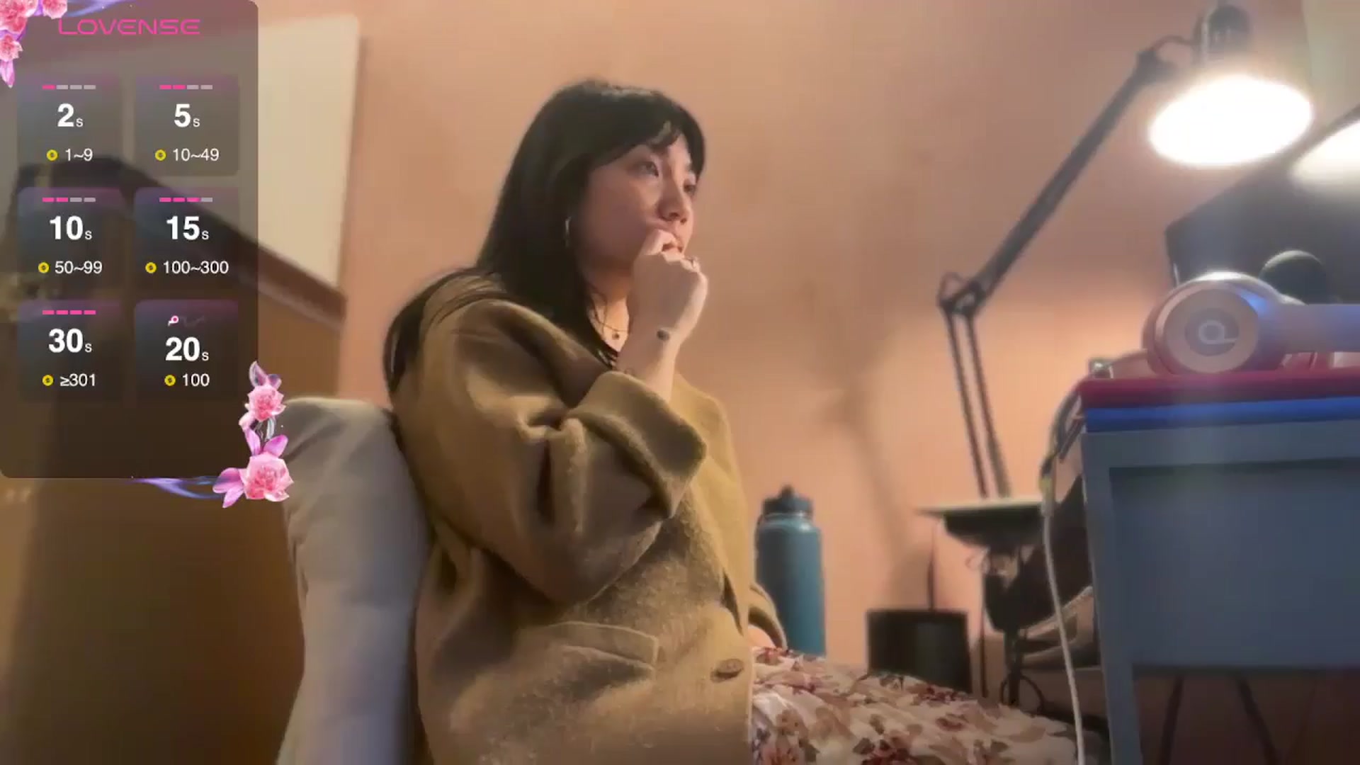 Gallery image thumbnail from luna_tsukiko's myfreecams stream on, 10/30/2024, 14:36 image 1 of 20