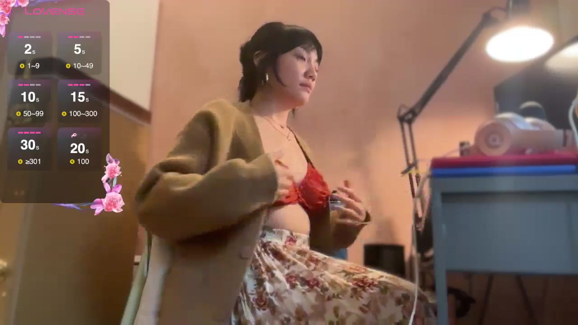 Gallery image thumbnail from luna_tsukiko's myfreecams stream on, 10/30/2024, 21:33 image 3 of 20