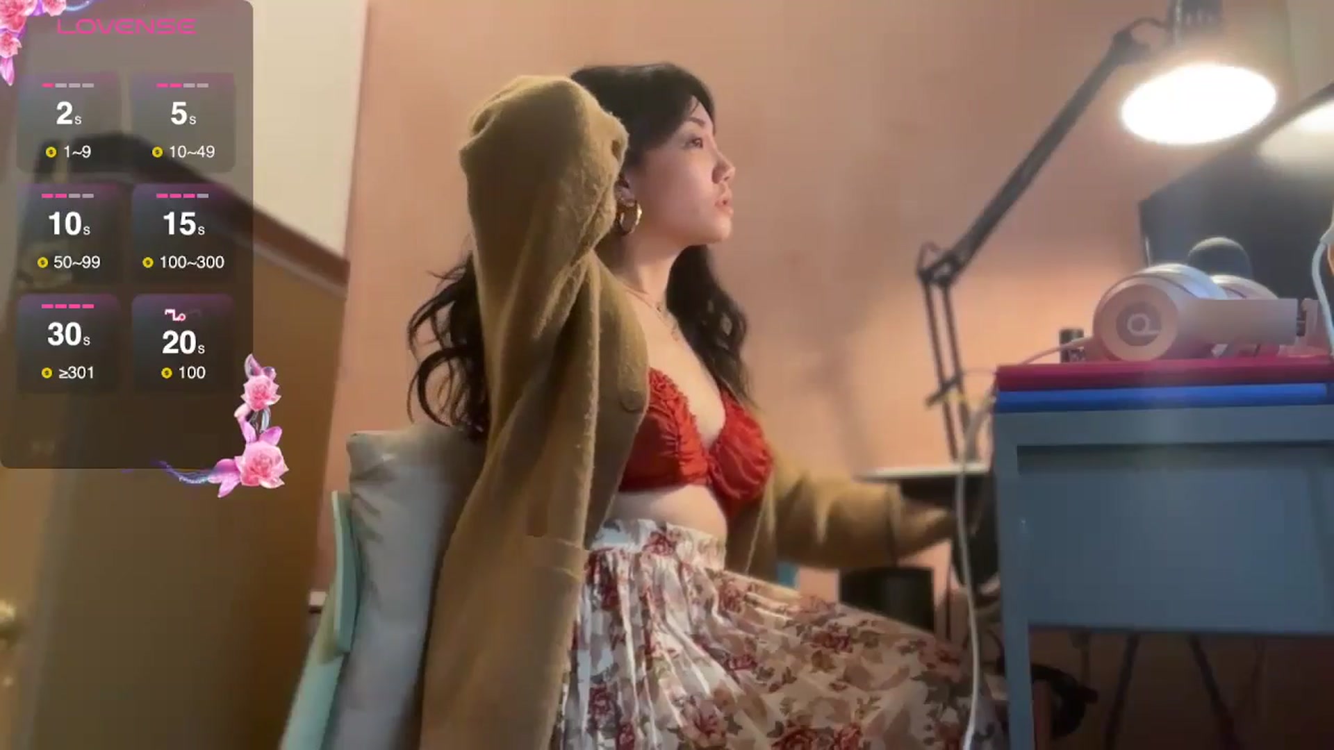 Gallery image thumbnail from luna_tsukiko's myfreecams stream on, 10/30/2024, 22:25 image 10 of 20