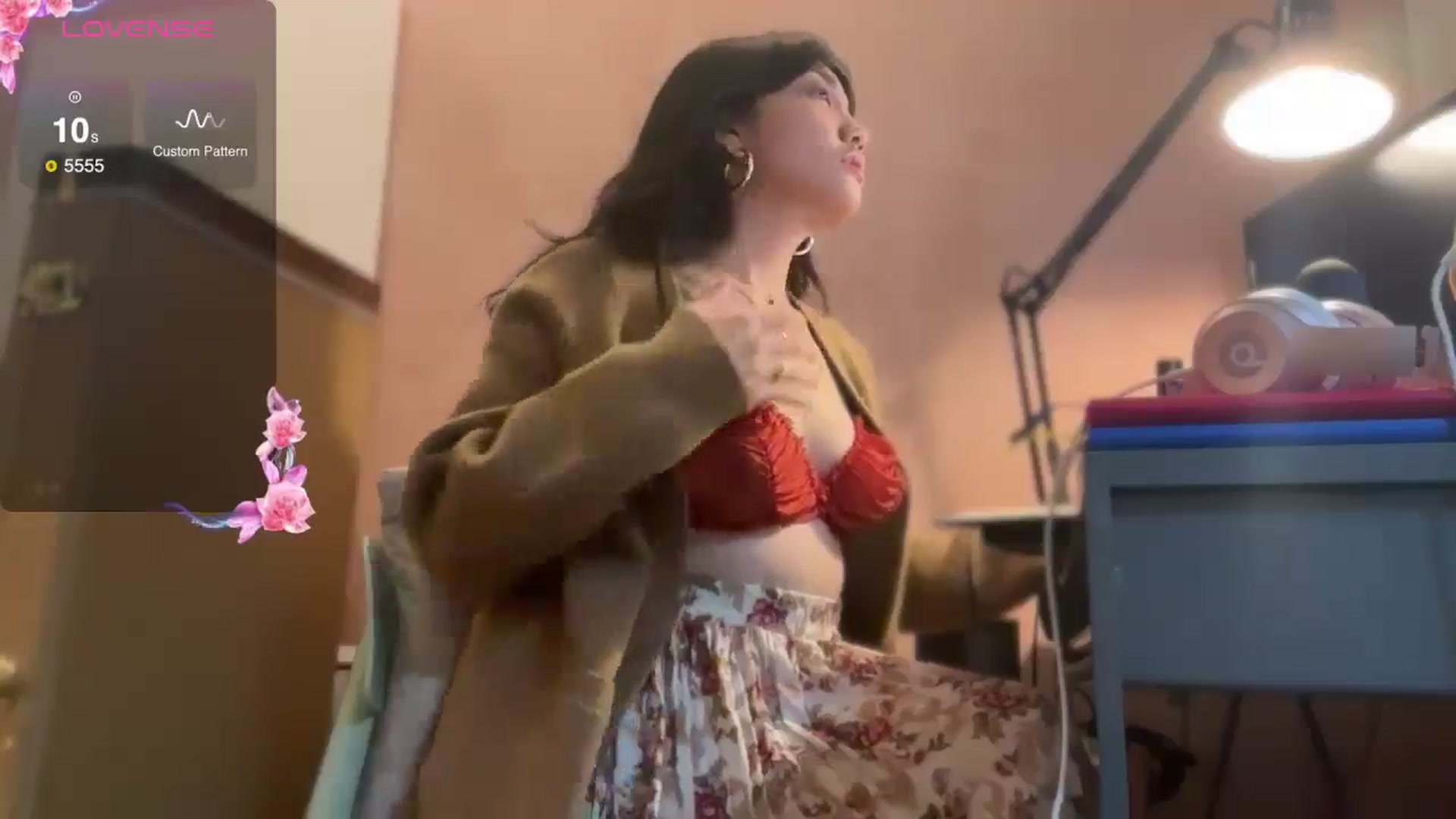 Gallery image thumbnail from luna_tsukiko's myfreecams stream on, 10/30/2024, 22:25 image 12 of 20