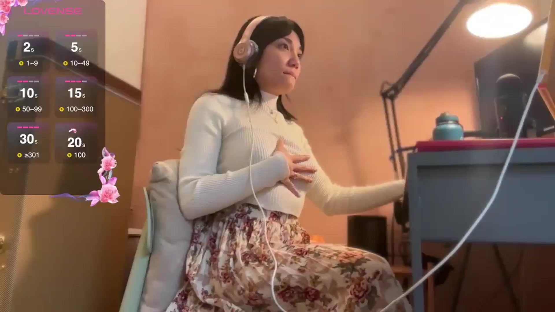 Gallery image thumbnail from luna_tsukiko's myfreecams stream on, 11/04/2024, 18:02 image 10 of 20