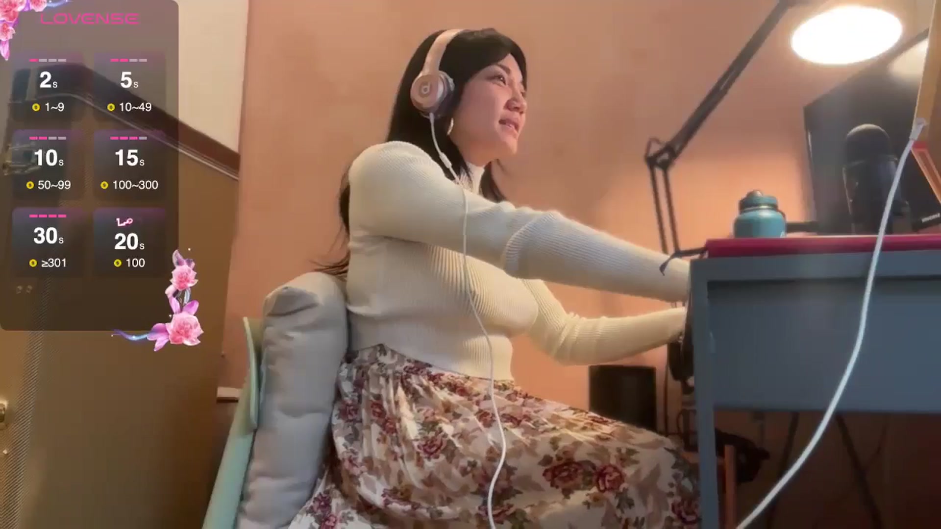 Gallery image thumbnail from luna_tsukiko's myfreecams stream on, 11/04/2024, 18:02 image 15 of 20