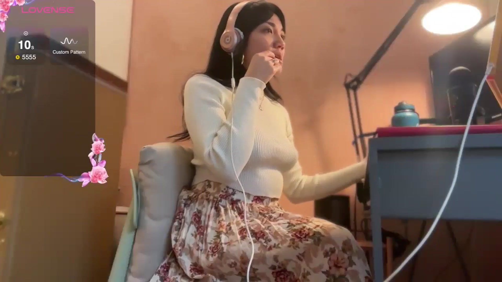 Gallery image thumbnail from luna_tsukiko's myfreecams stream on, 11/04/2024, 18:02 image 7 of 20