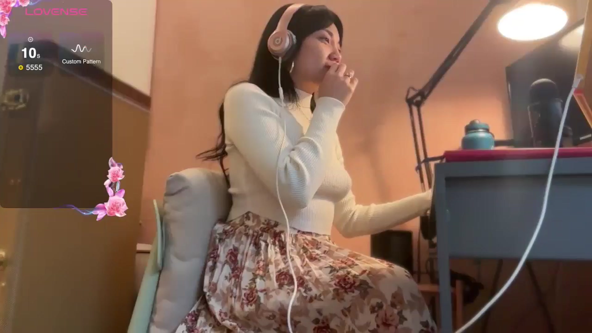 Gallery image thumbnail from luna_tsukiko's myfreecams stream on, 11/04/2024, 18:02 image 2 of 20