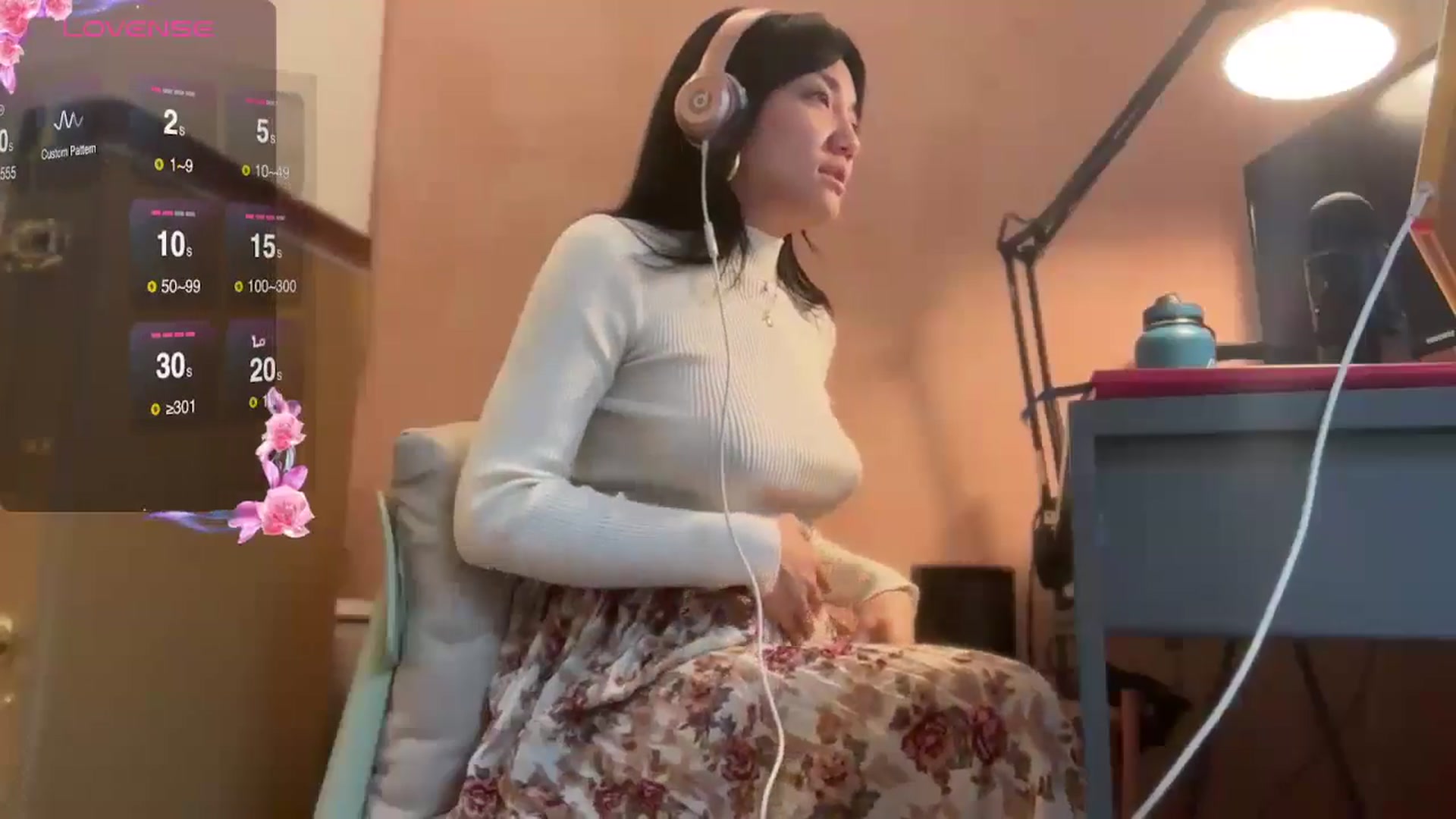 Gallery image thumbnail from luna_tsukiko's myfreecams stream on, 11/04/2024, 18:02 image 18 of 20