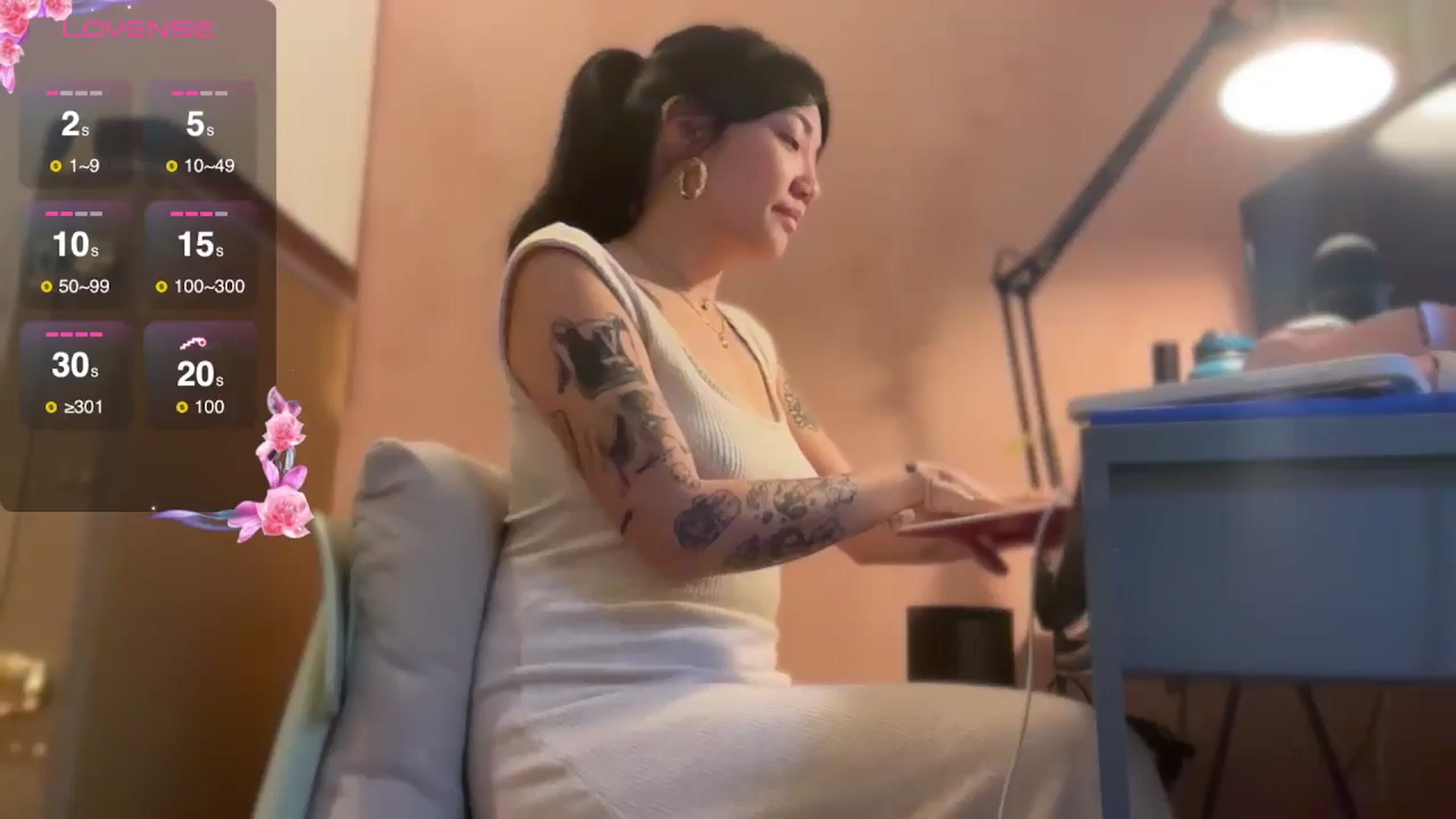 Gallery image thumbnail from luna_tsukiko's myfreecams stream on, 11/05/2024, 15:59 image 1 of 20