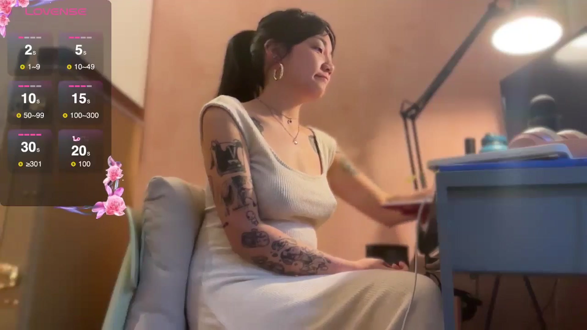 Gallery image thumbnail from luna_tsukiko's myfreecams stream on, 11/05/2024, 15:59 image 13 of 20
