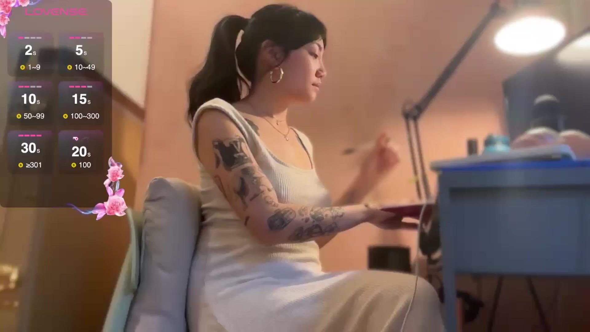 Gallery image thumbnail from luna_tsukiko's myfreecams stream on, 11/05/2024, 15:59 image 10 of 20