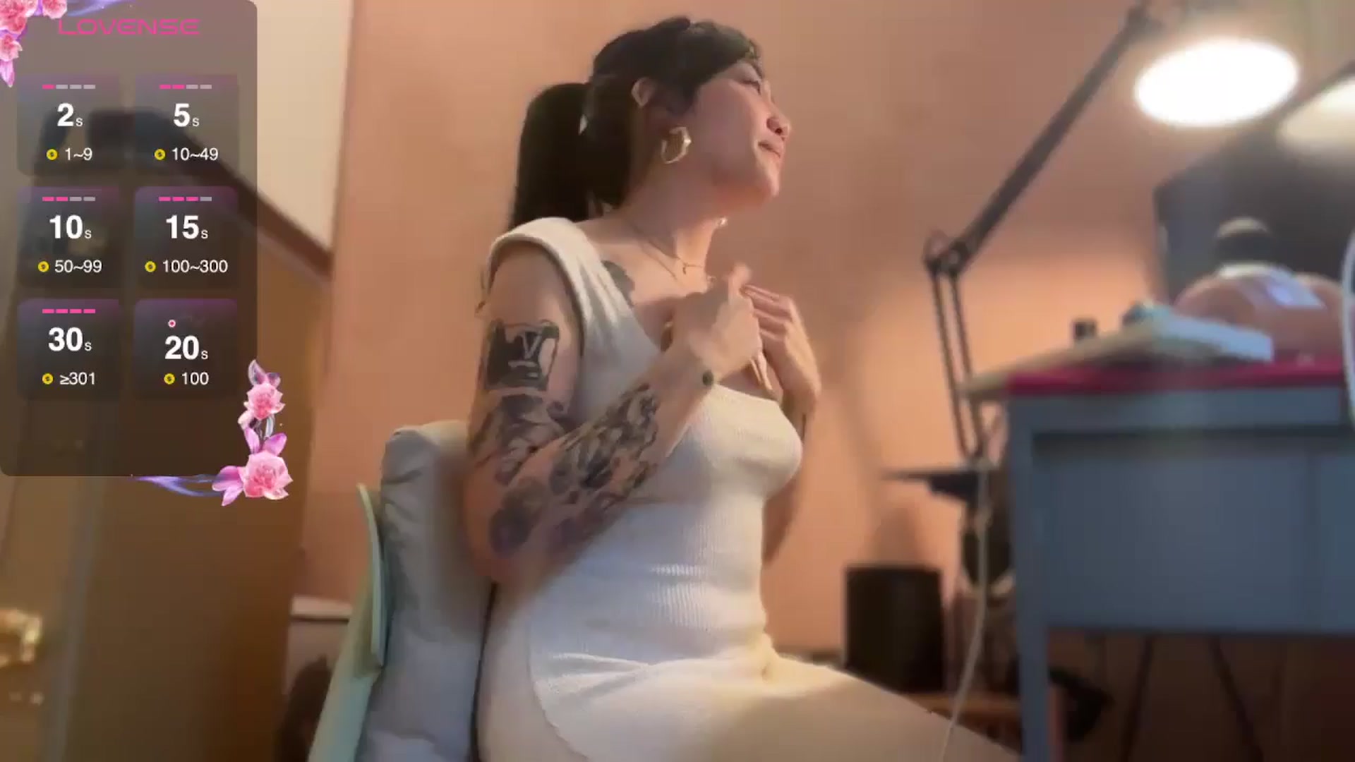 Gallery image thumbnail from luna_tsukiko's myfreecams stream on, 11/05/2024, 16:48 image 20 of 20