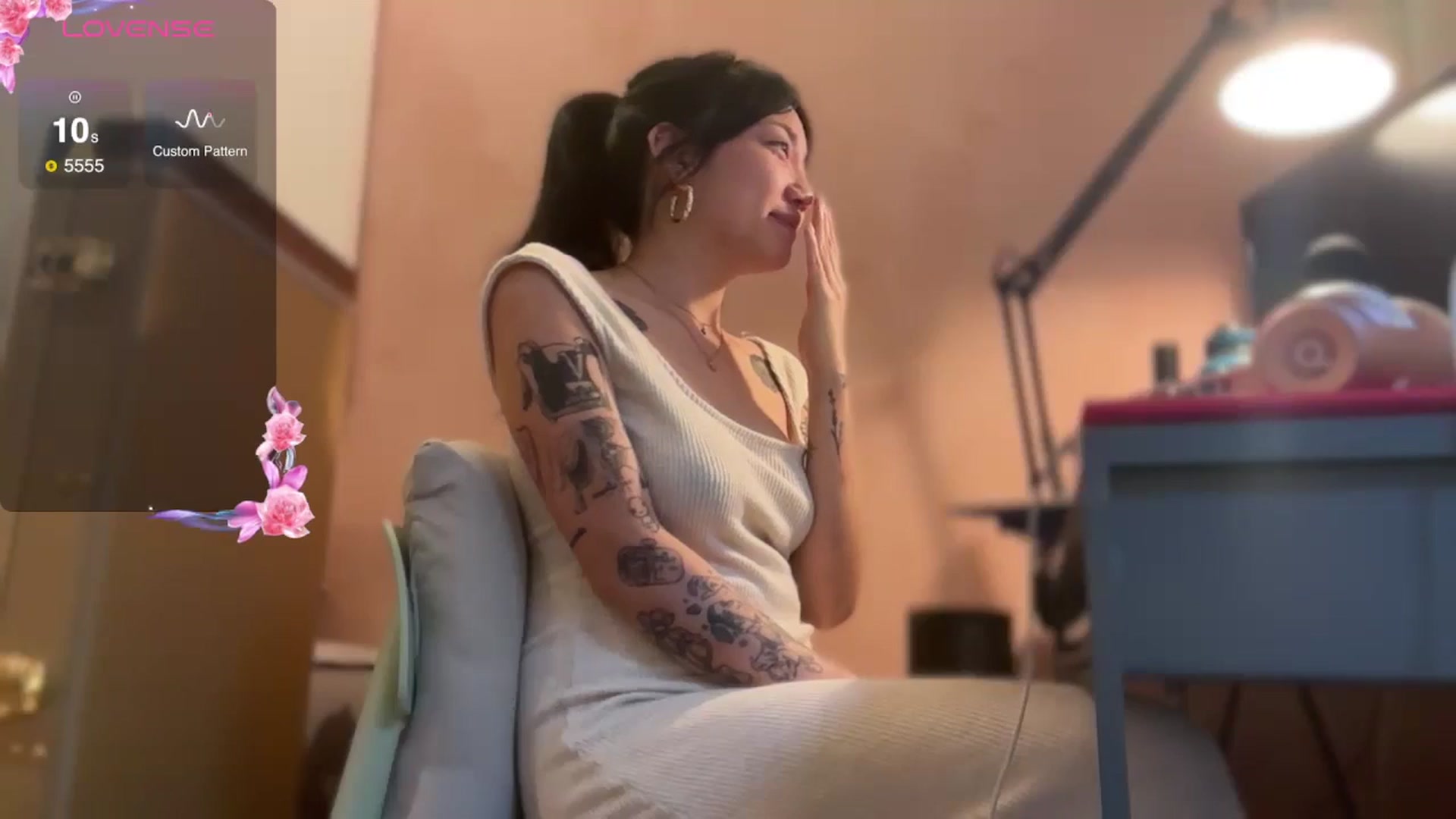 Gallery image thumbnail from luna_tsukiko's myfreecams stream on, 11/05/2024, 16:48 image 17 of 20