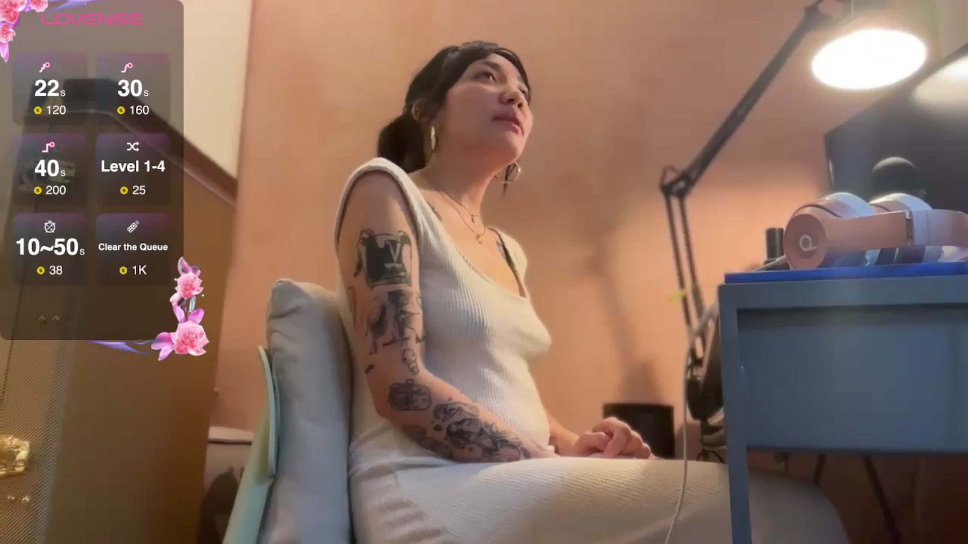 Gallery image thumbnail from luna_tsukiko's myfreecams stream on, 11/05/2024, 16:48 image 11 of 20