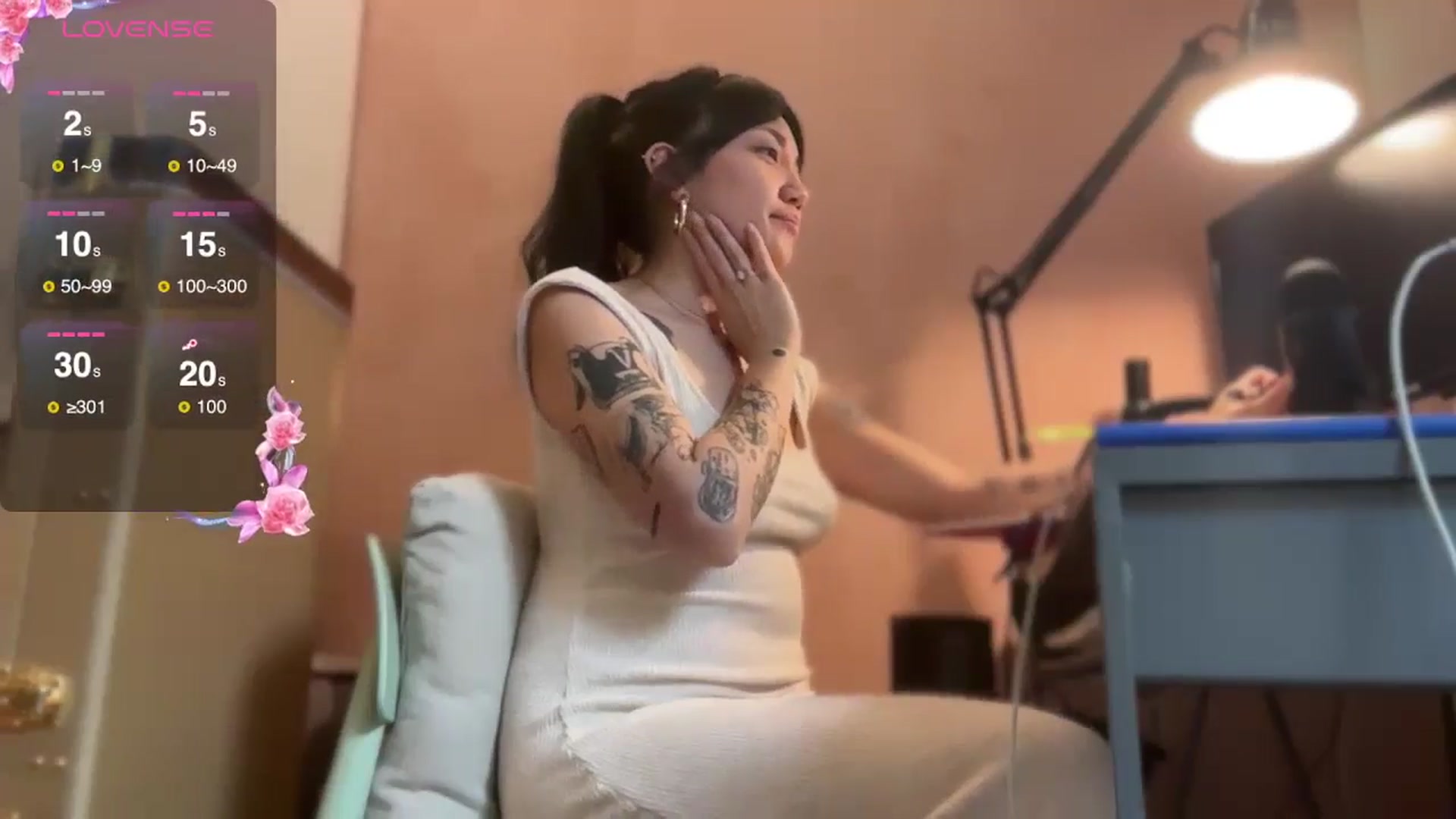 Gallery image thumbnail from luna_tsukiko's myfreecams stream on, 11/05/2024, 20:27 image 6 of 20