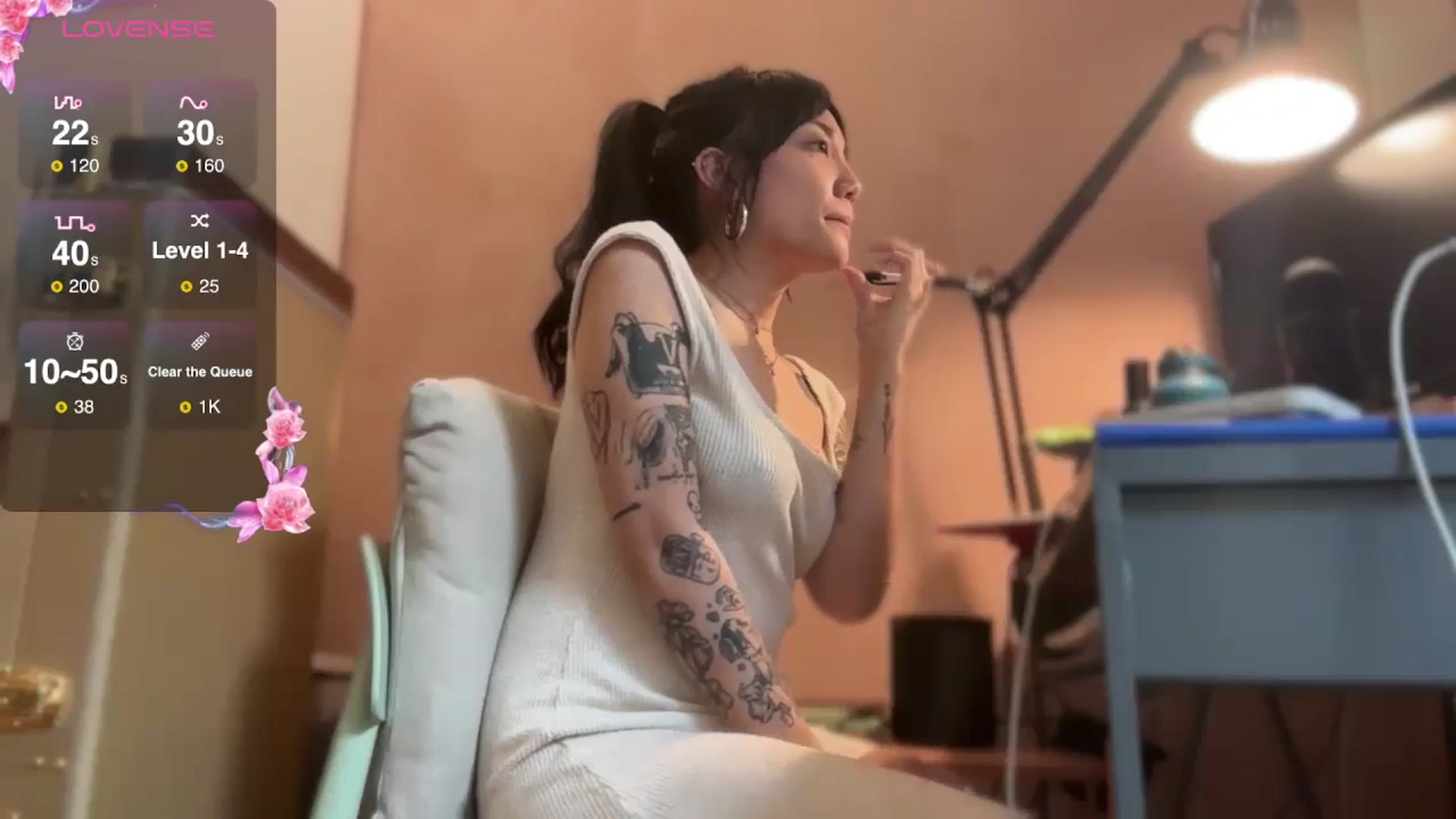 Gallery image thumbnail from luna_tsukiko's myfreecams stream on, 11/05/2024, 20:27 image 11 of 20