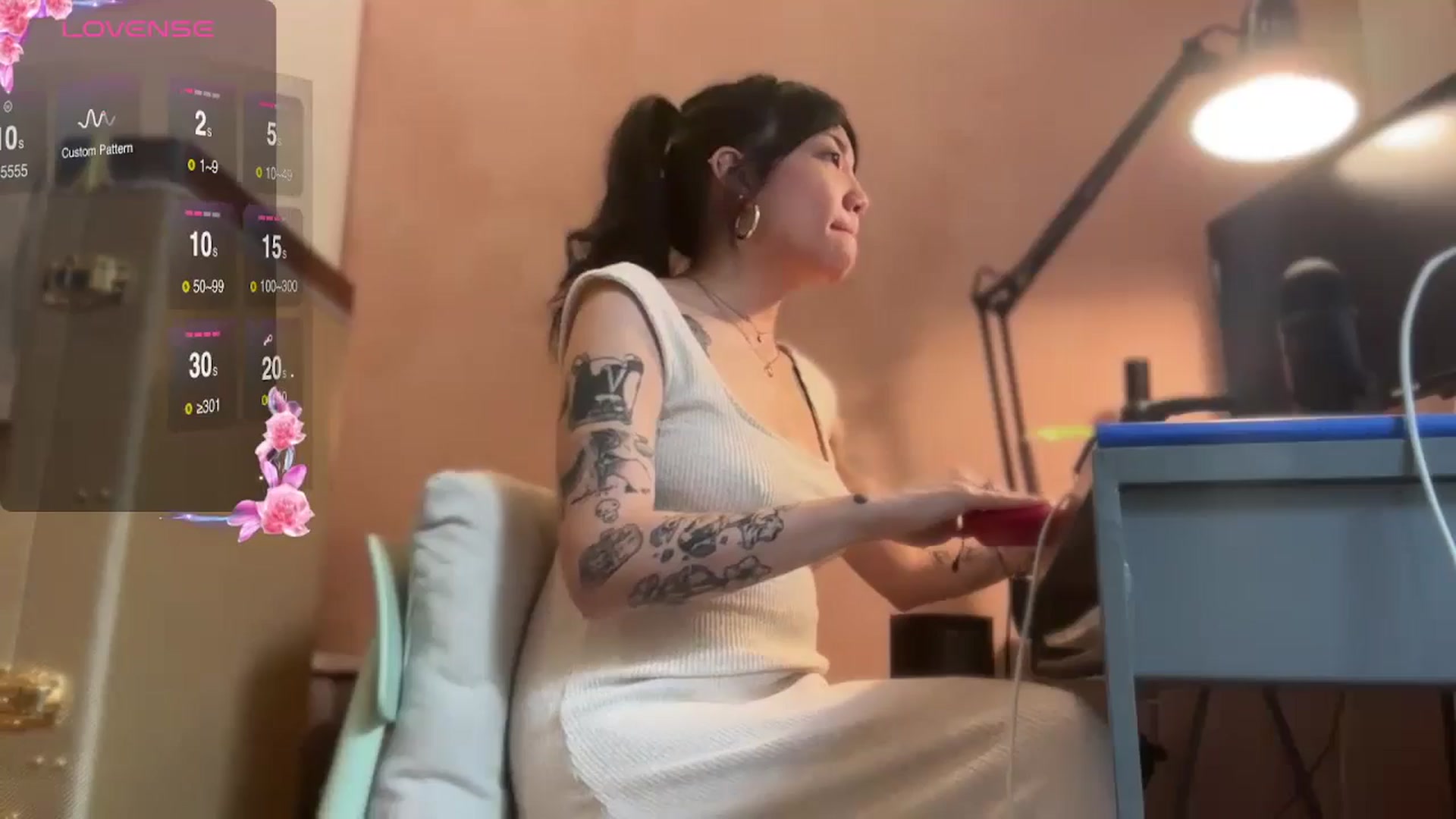 Gallery image thumbnail from luna_tsukiko's myfreecams stream on, 11/05/2024, 20:27 image 1 of 20