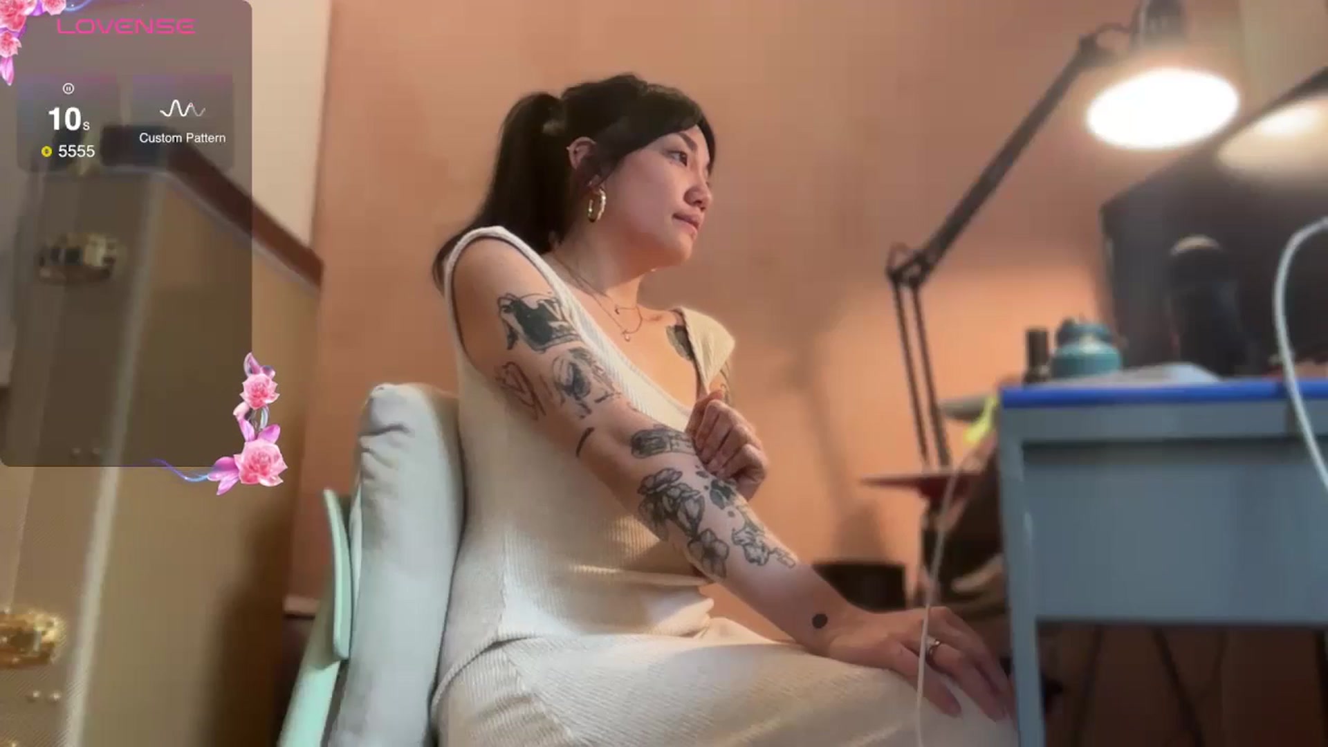 Gallery image thumbnail from luna_tsukiko's myfreecams stream on, 11/05/2024, 20:27 image 18 of 20