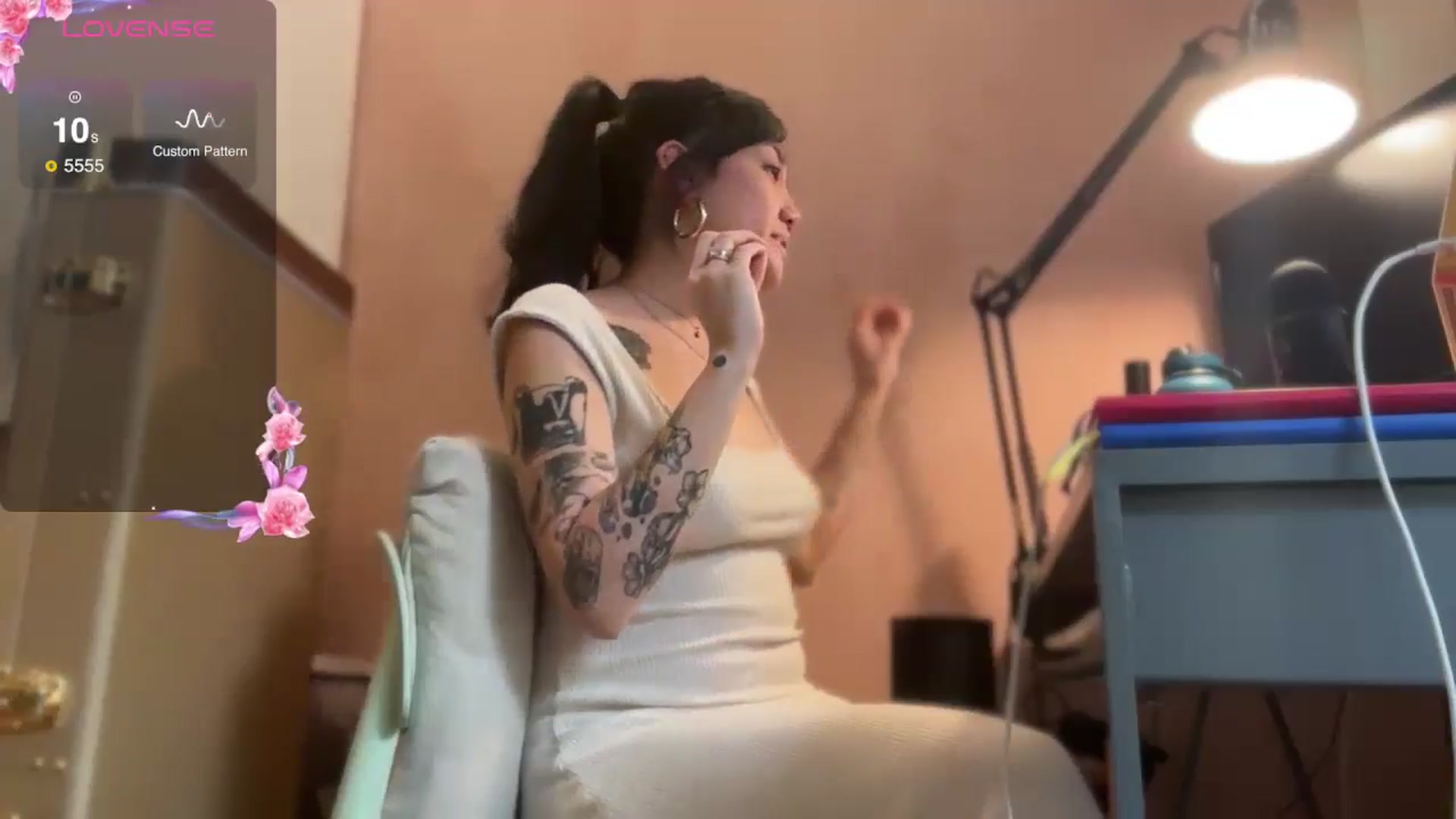 Gallery image thumbnail from luna_tsukiko's myfreecams stream on, 11/05/2024, 21:13 image 8 of 20