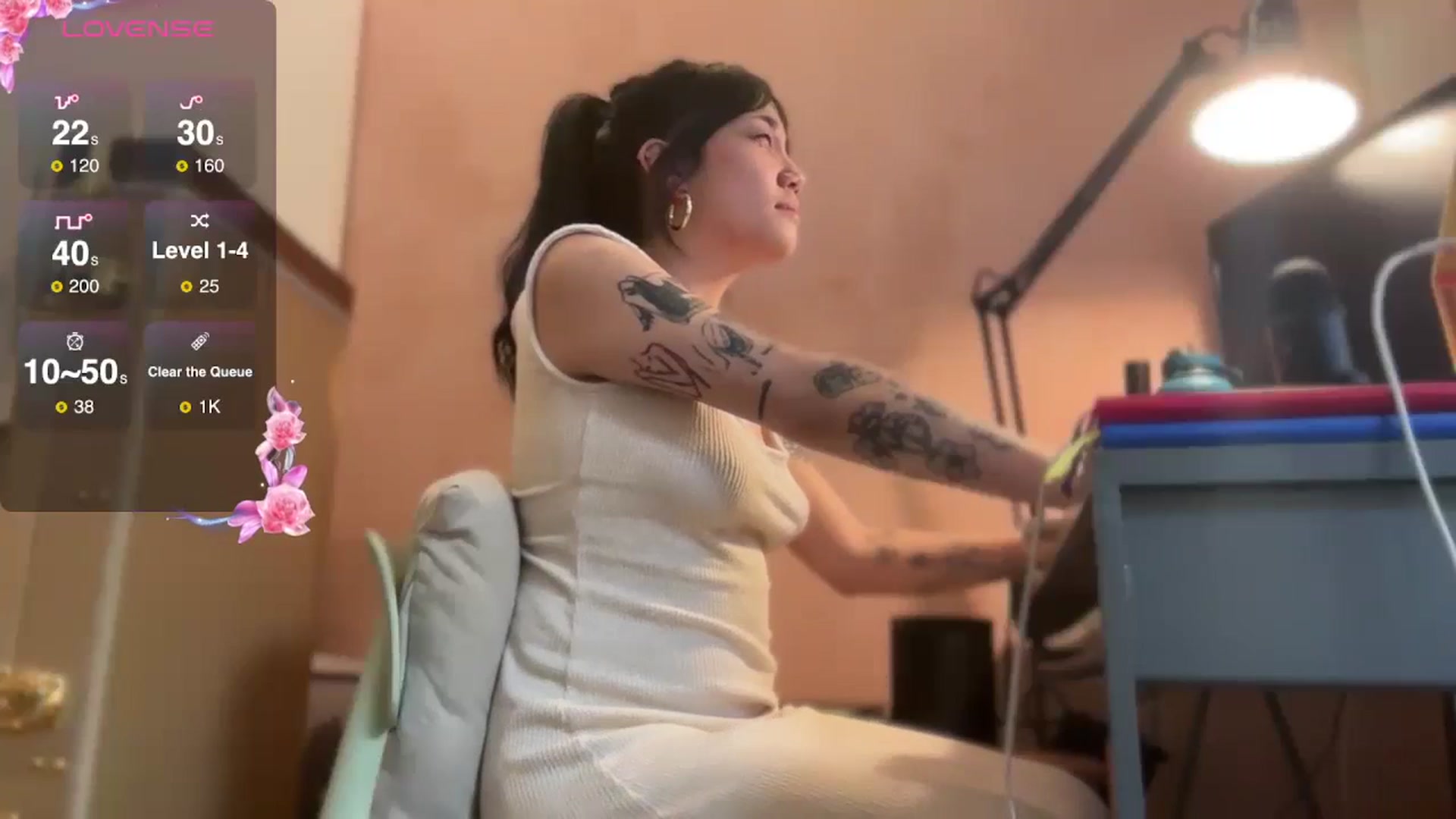 Gallery image thumbnail from luna_tsukiko's myfreecams stream on, 11/05/2024, 21:13 image 17 of 20