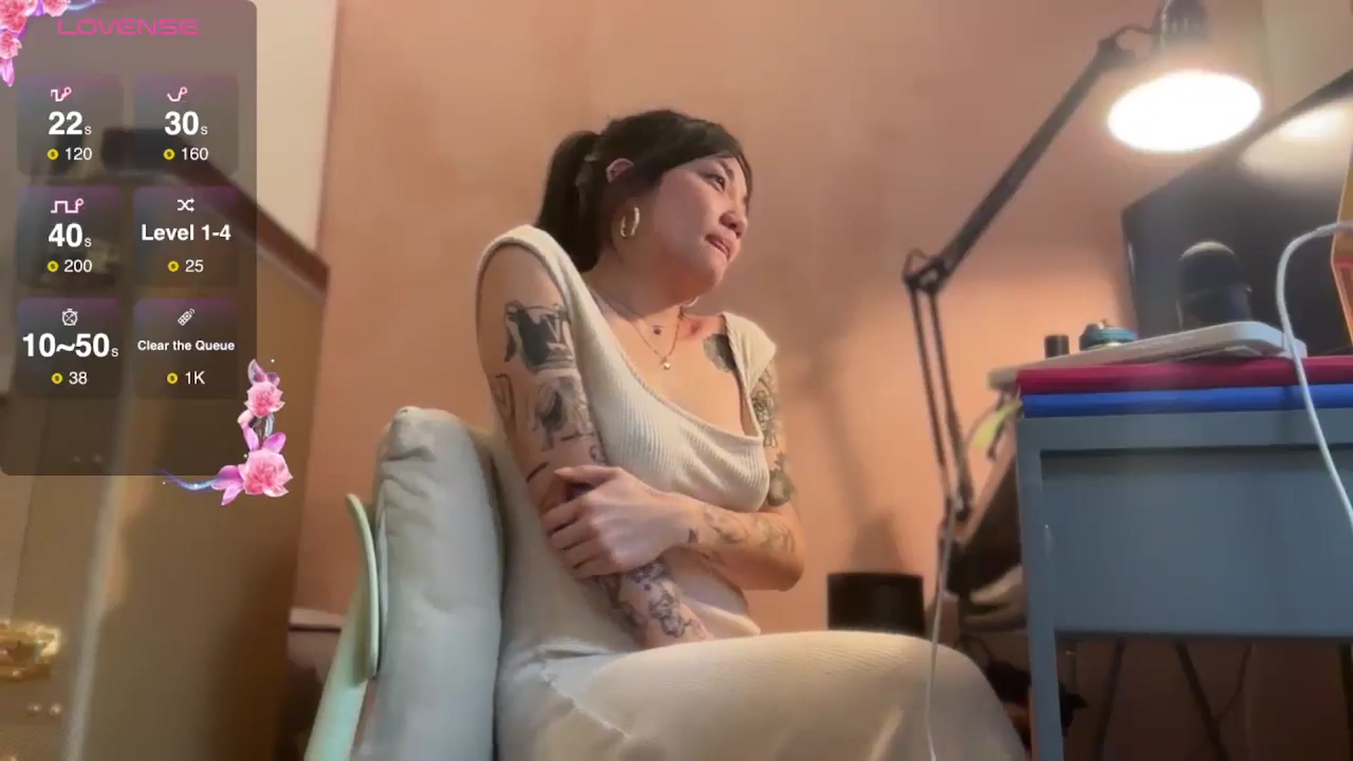 Gallery image thumbnail from luna_tsukiko's myfreecams stream on, 11/05/2024, 21:13 image 14 of 20