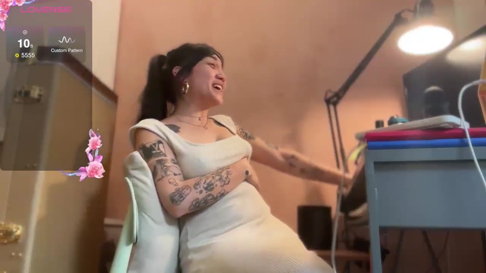 Gallery image thumbnail from luna_tsukiko's myfreecams stream on, 11/05/2024, 21:13 image 10 of 20