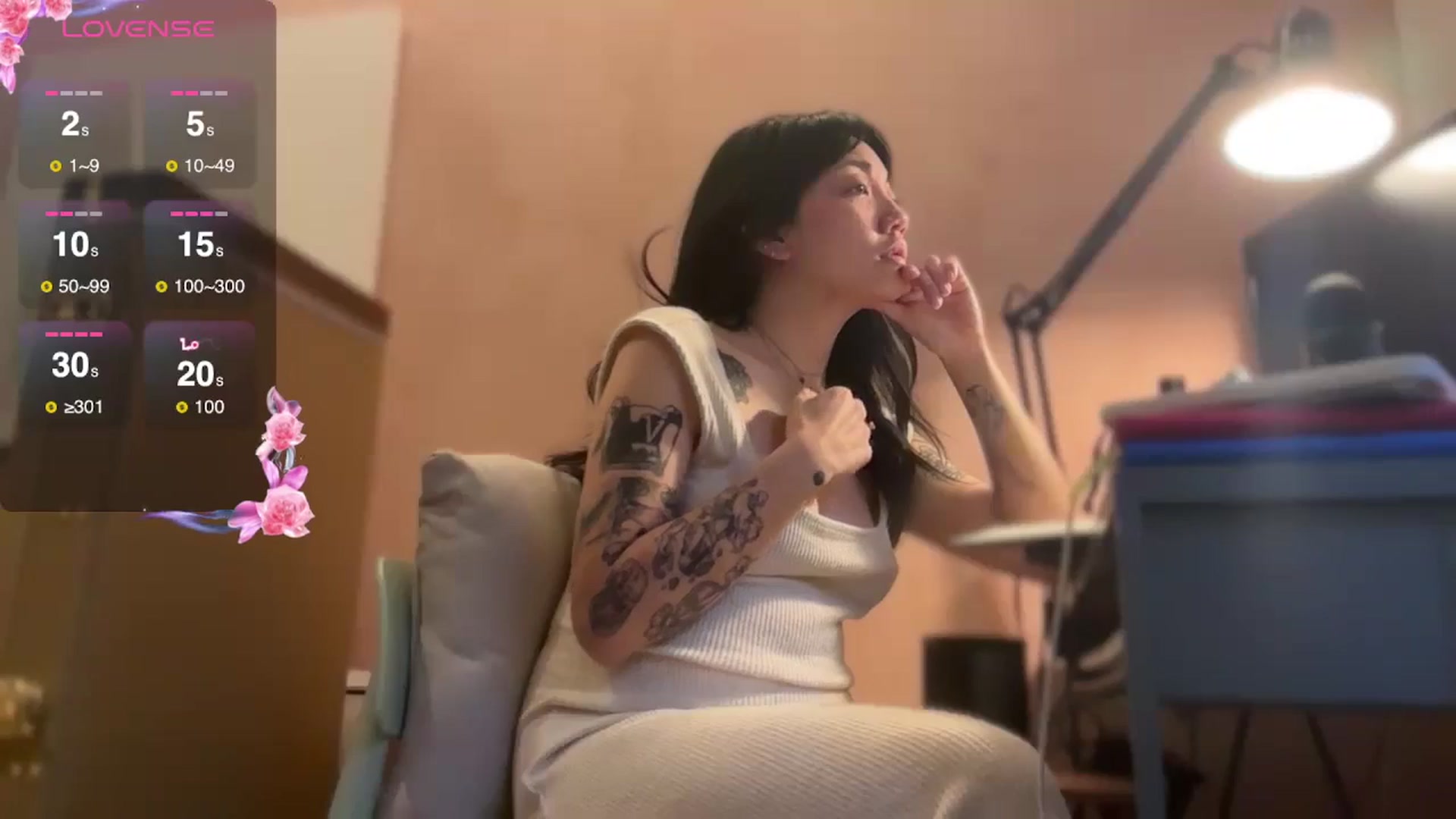Gallery image thumbnail from luna_tsukiko's myfreecams stream on, 11/06/2024, 14:39 image 17 of 20