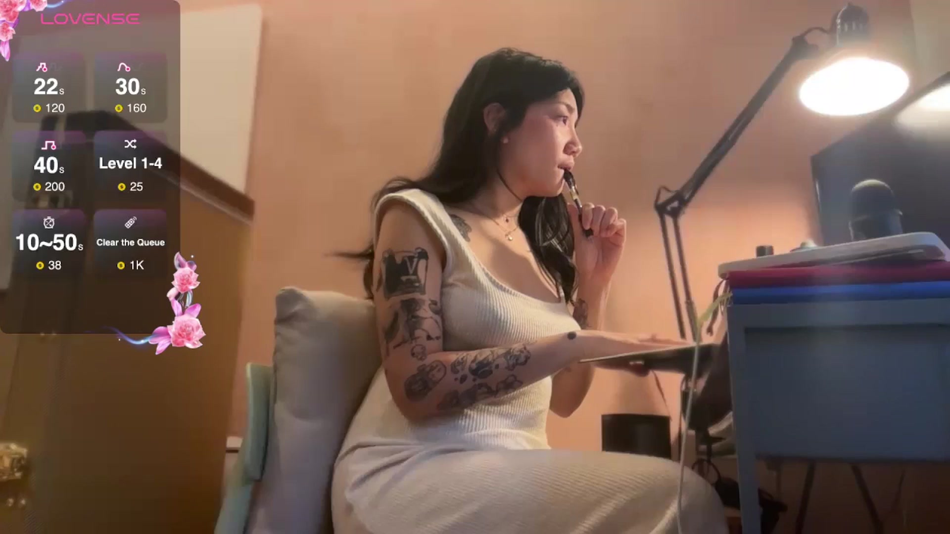 Gallery image thumbnail from luna_tsukiko's myfreecams stream on, 11/06/2024, 14:39 image 6 of 20