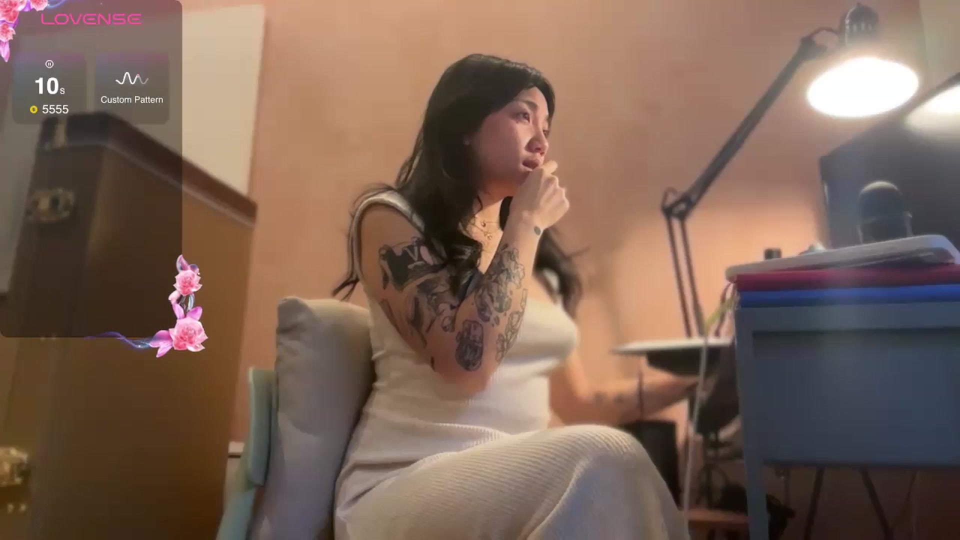 Gallery image thumbnail from luna_tsukiko's myfreecams stream on, 11/06/2024, 14:39 image 14 of 20