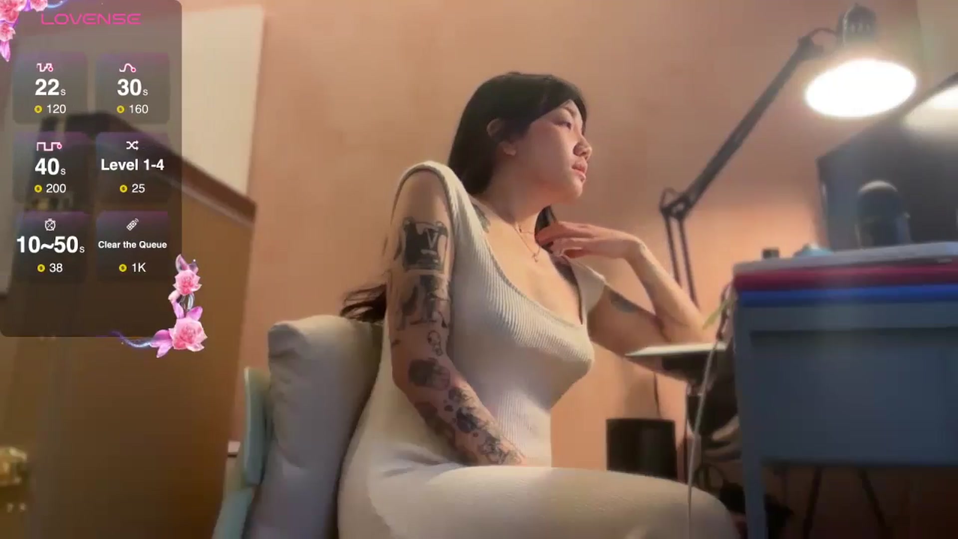 Gallery image thumbnail from luna_tsukiko's myfreecams stream on, 11/06/2024, 16:04 image 11 of 20