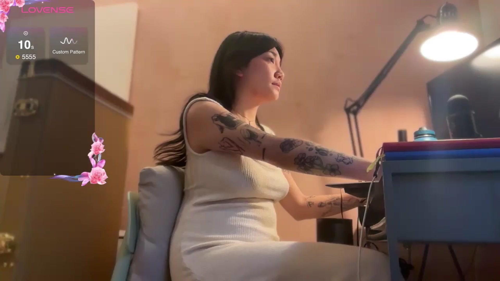 Gallery image thumbnail from luna_tsukiko's myfreecams stream on, 11/06/2024, 16:04 image 8 of 20