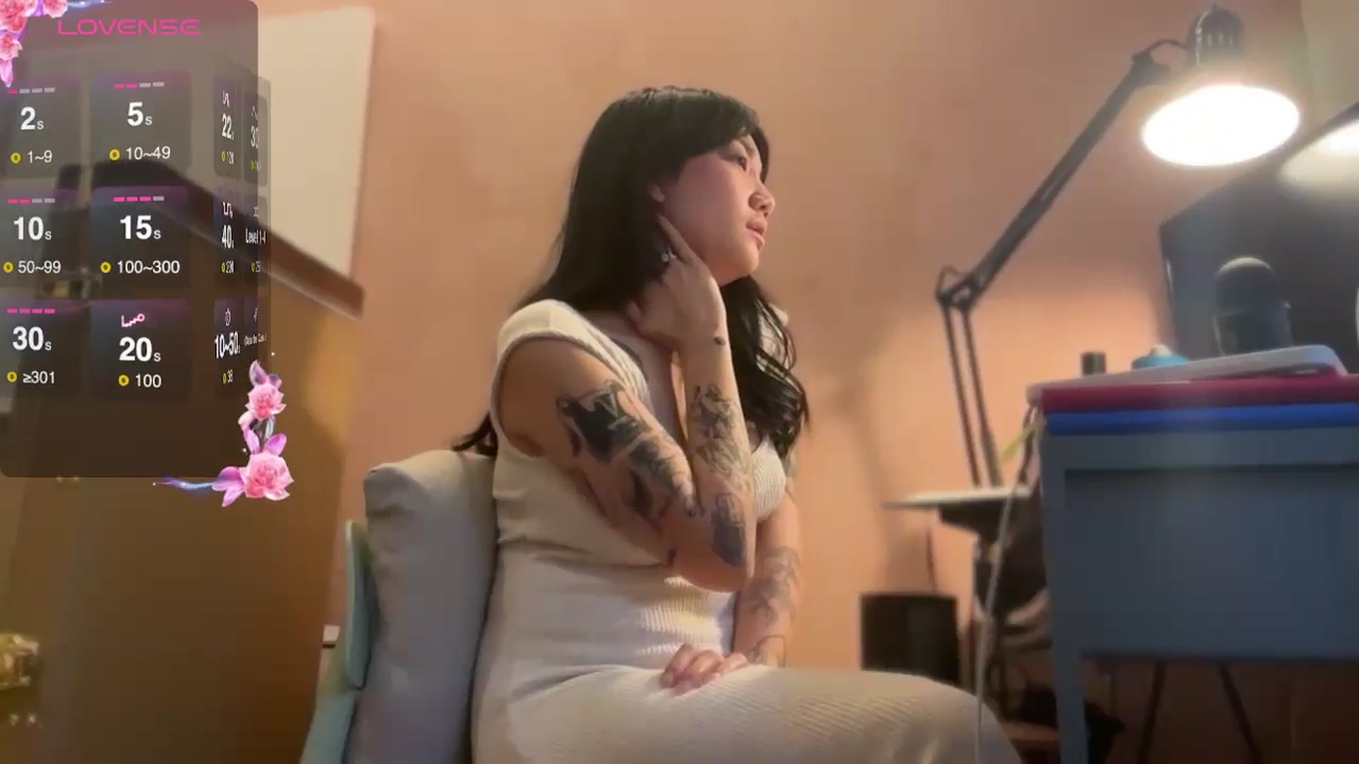 Gallery image thumbnail from luna_tsukiko's myfreecams stream on, 11/06/2024, 16:04 image 19 of 20