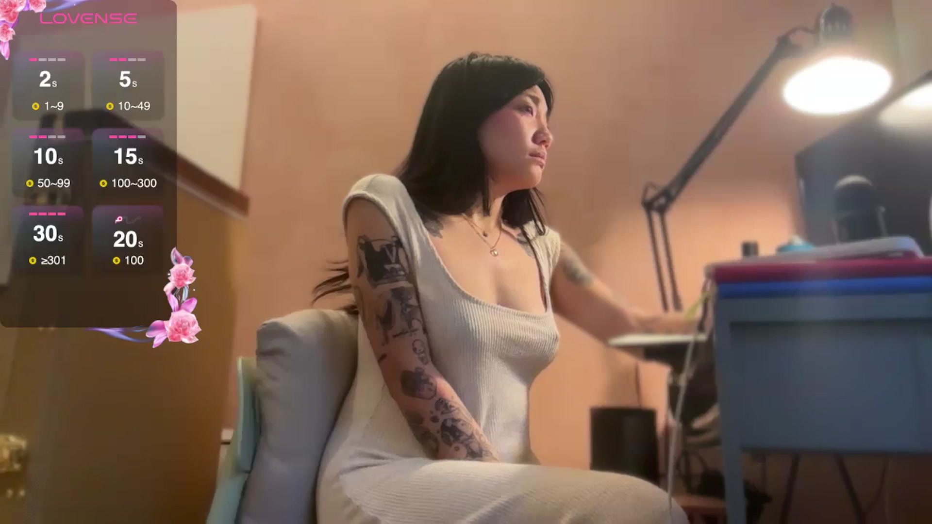 Gallery image thumbnail from luna_tsukiko's myfreecams stream on, 11/06/2024, 16:04 image 16 of 20