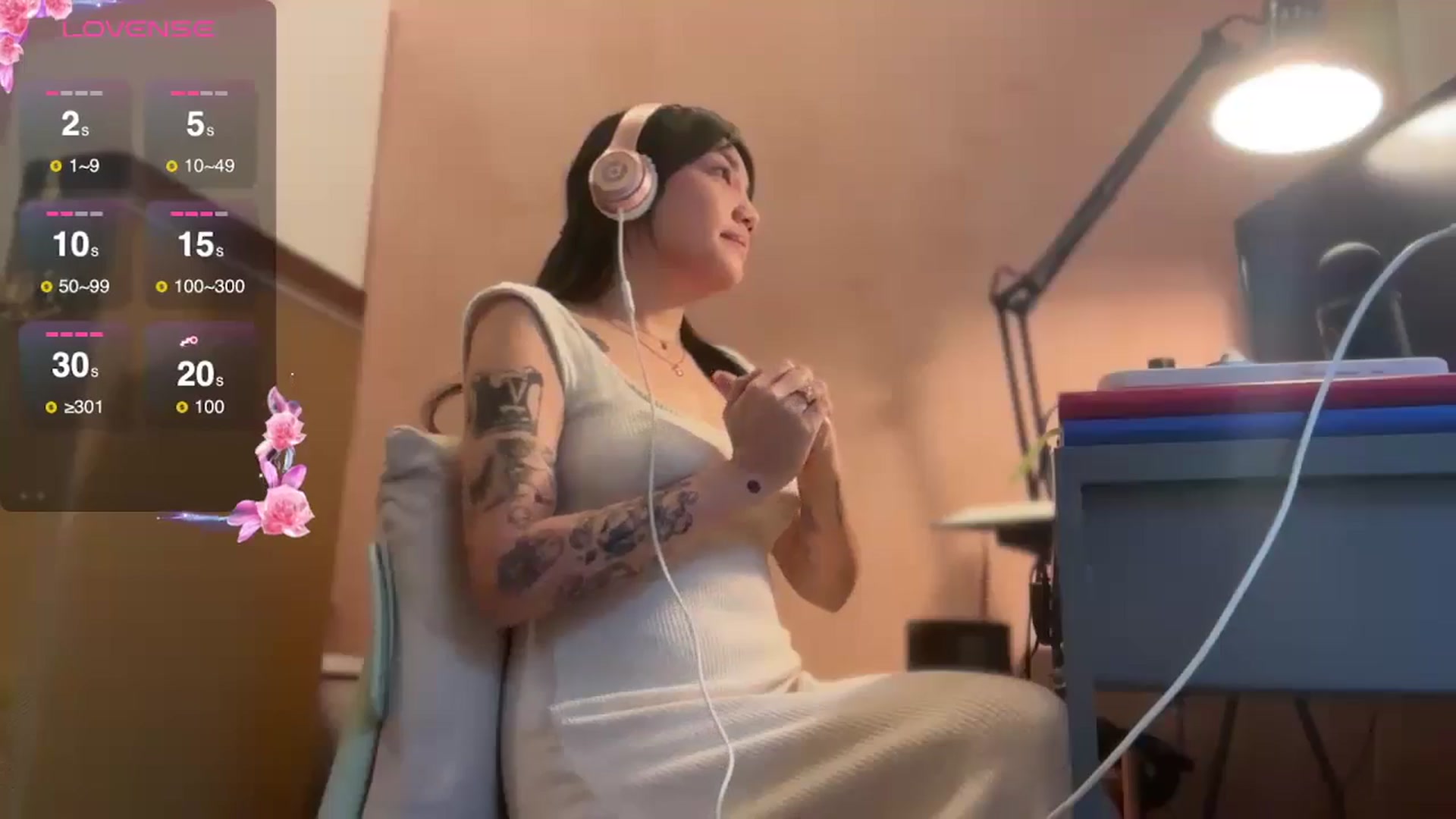 Gallery image thumbnail from luna_tsukiko's myfreecams stream on, 11/06/2024, 17:04 image 8 of 20