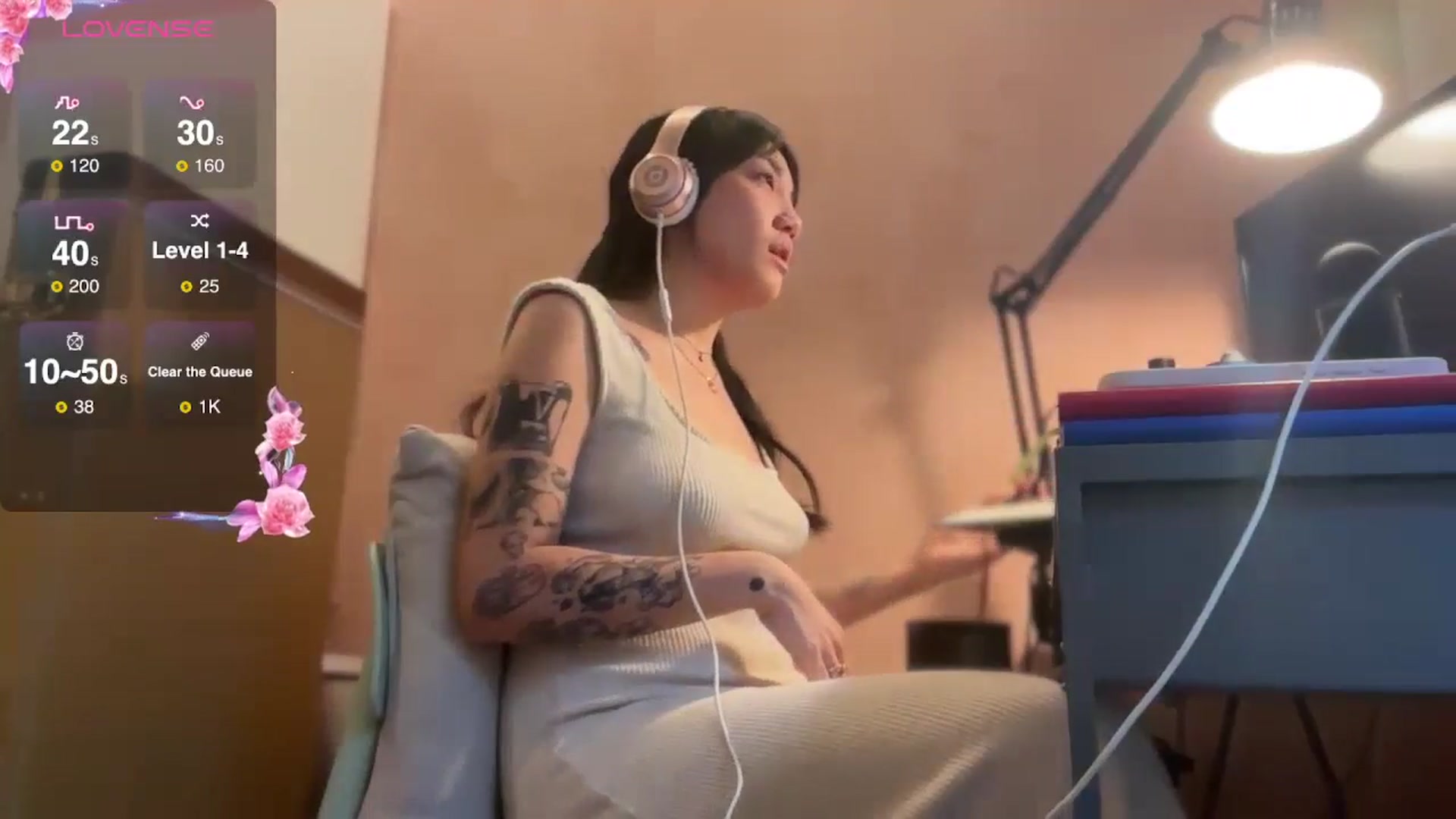 Gallery image thumbnail from luna_tsukiko's myfreecams stream on, 11/06/2024, 17:04 image 7 of 20