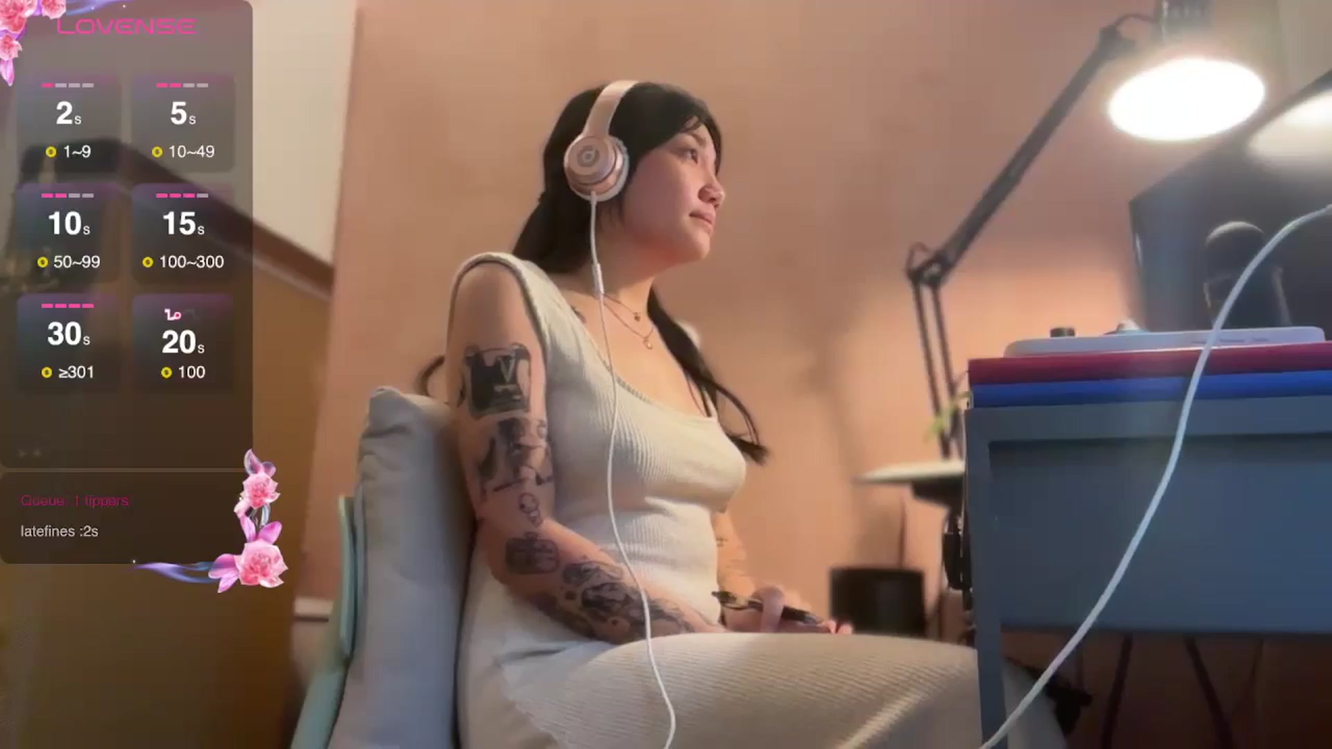 Gallery image thumbnail from luna_tsukiko's myfreecams stream on, 11/06/2024, 17:04 image 6 of 20
