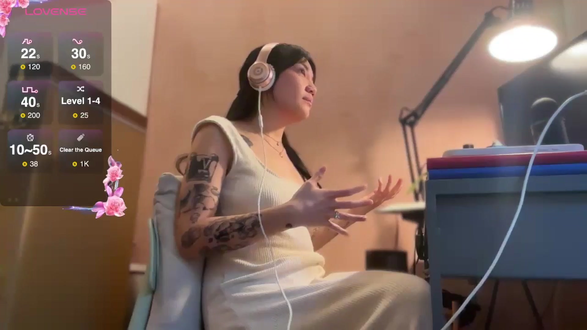 Gallery image thumbnail from luna_tsukiko's myfreecams stream on, 11/06/2024, 17:04 image 9 of 20