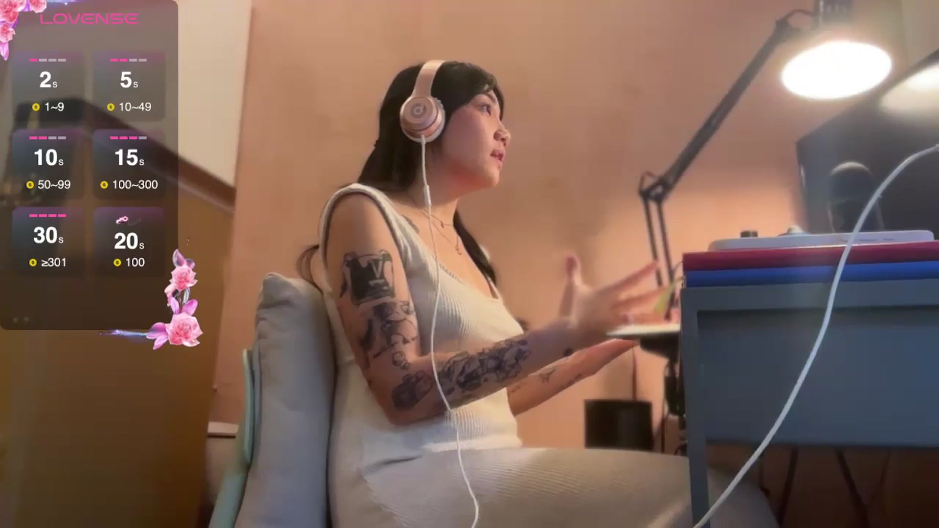 Gallery image thumbnail from luna_tsukiko's myfreecams stream on, 11/06/2024, 17:04 image 2 of 20