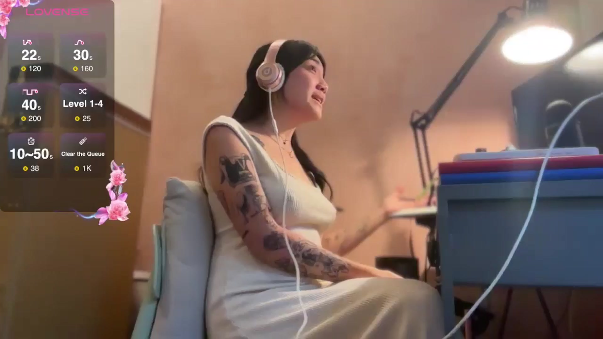 Gallery image thumbnail from luna_tsukiko's myfreecams stream on, 11/06/2024, 17:04 image 16 of 20