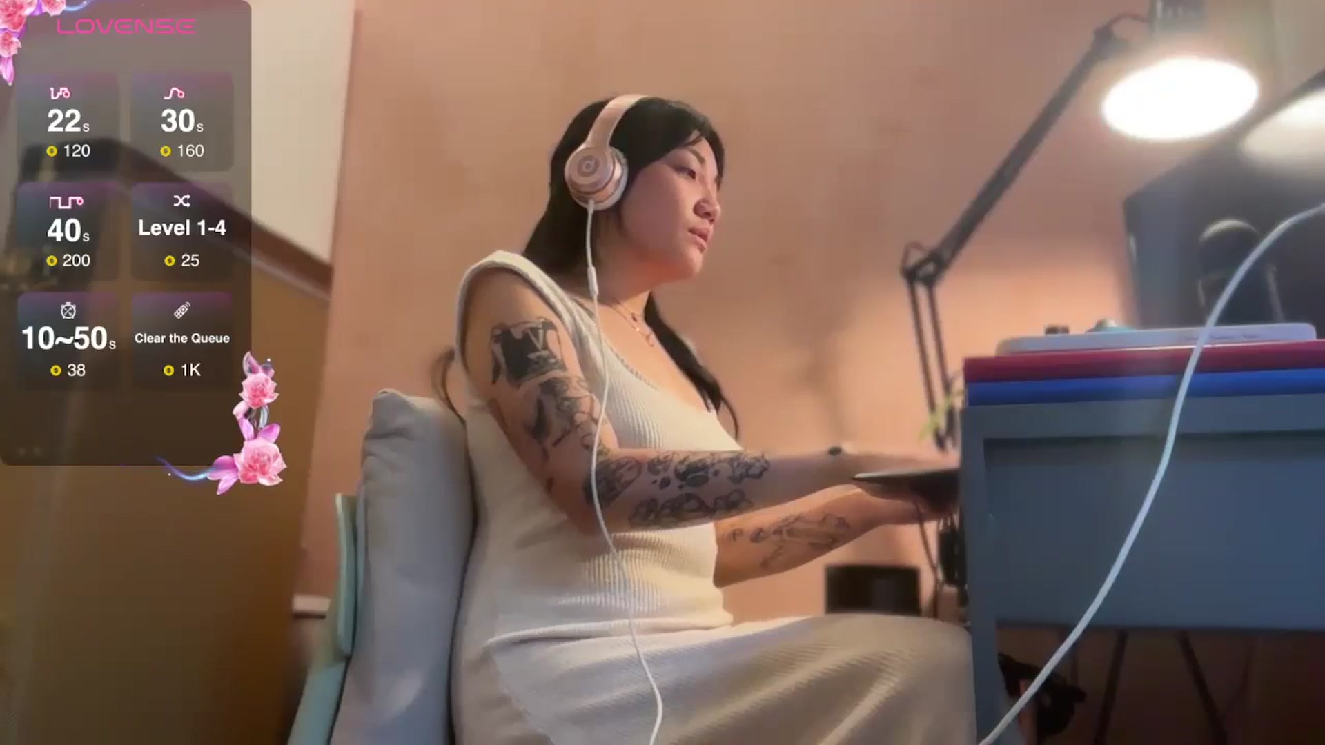 Gallery image thumbnail from luna_tsukiko's myfreecams stream on, 11/06/2024, 17:04 image 18 of 20